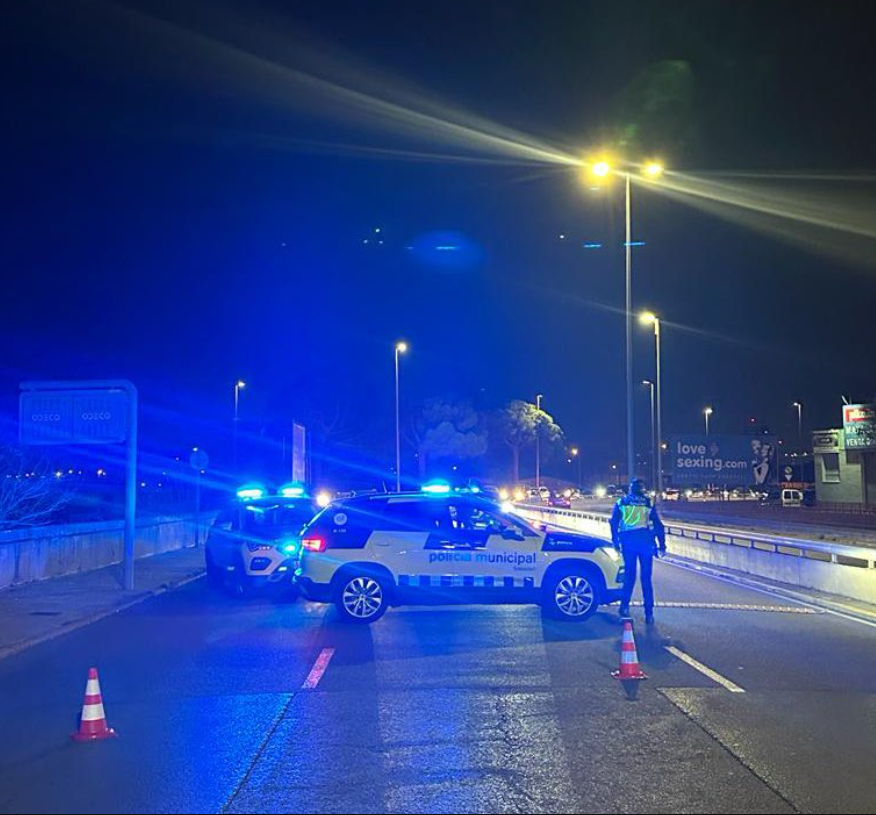 Circula sense assegurança i acaba arrestat per tenir una ordre de detenció en vigor