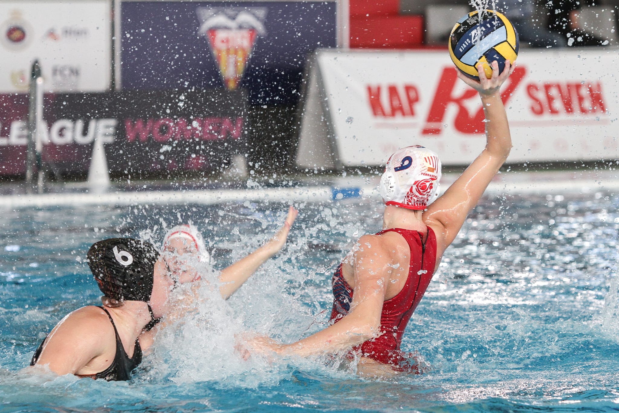 El CN Terrassa derrota per 13 a 10 el SIS Roma a la Champions League femenina