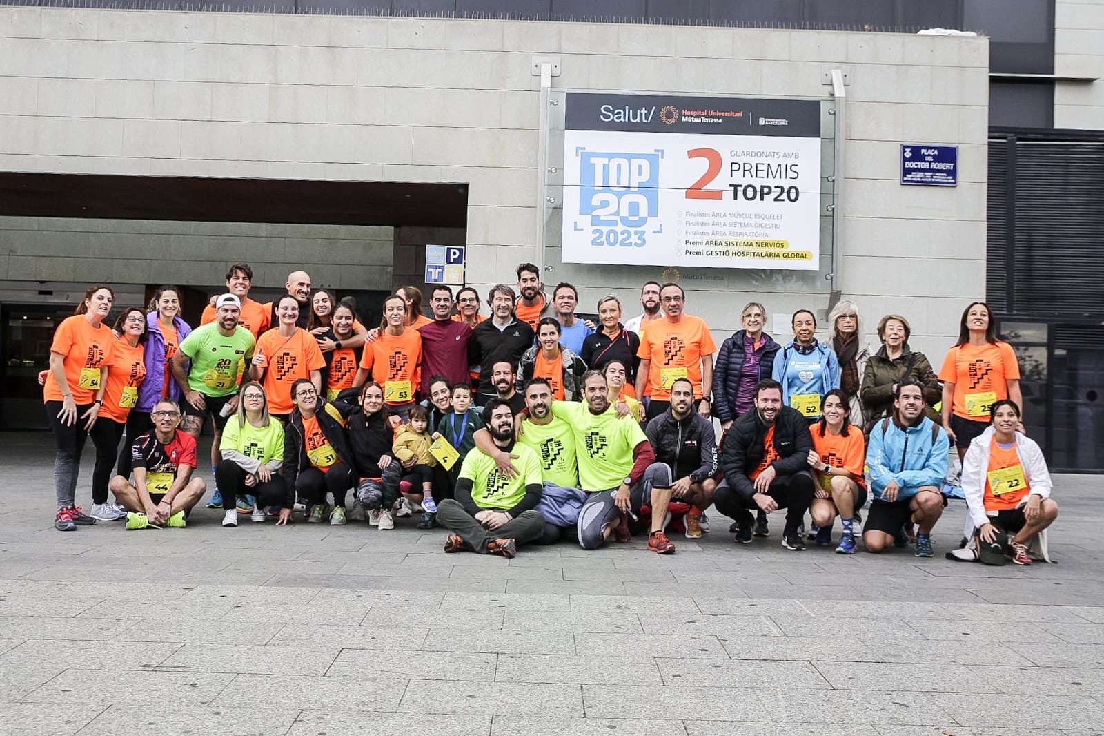 FOTOS | Primera Cursa vertical solidària a l'Hospital Universitari MútuaTerrassa