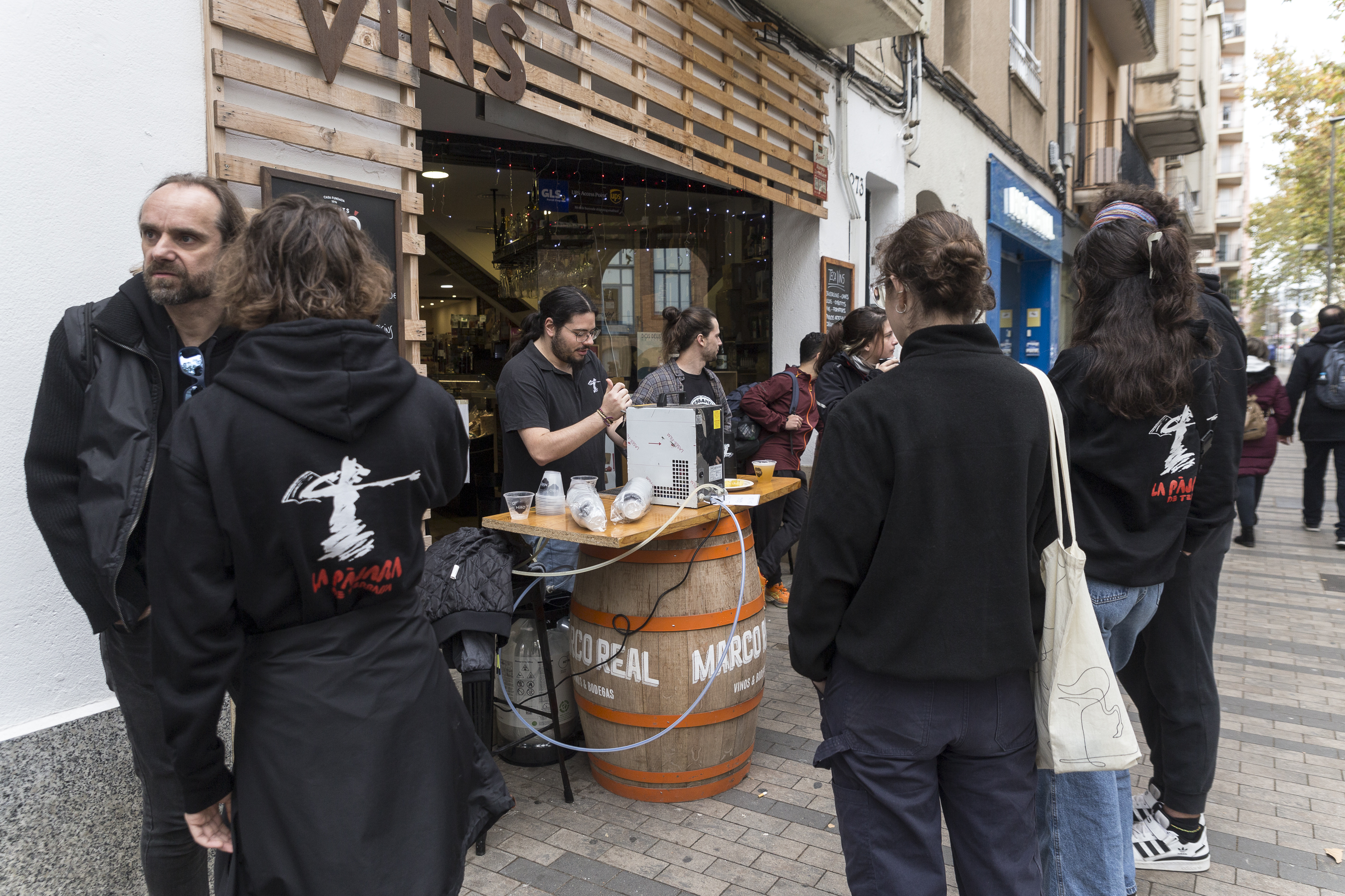 Una Pàjara amb cervesa i en un mercat de Terrassa