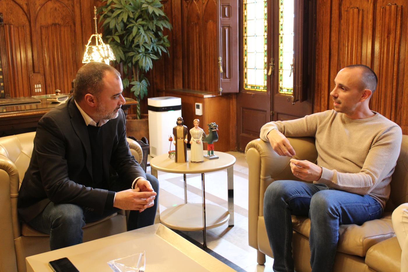 Ballart es reuneix amb el doctor Oriol Crusellas