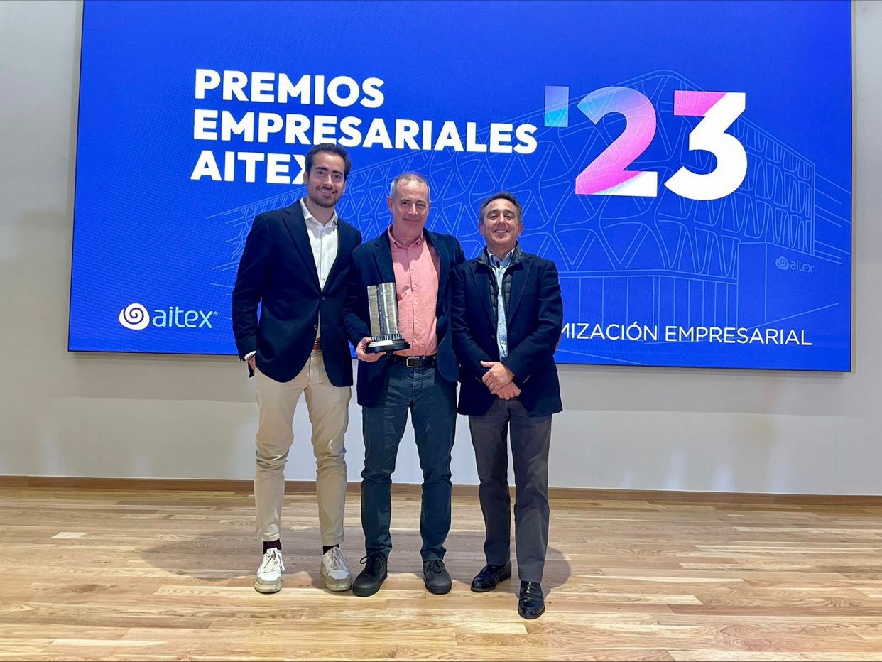 Els Premis Empresarials AITEX guardonen l’egarenca Auxicolor