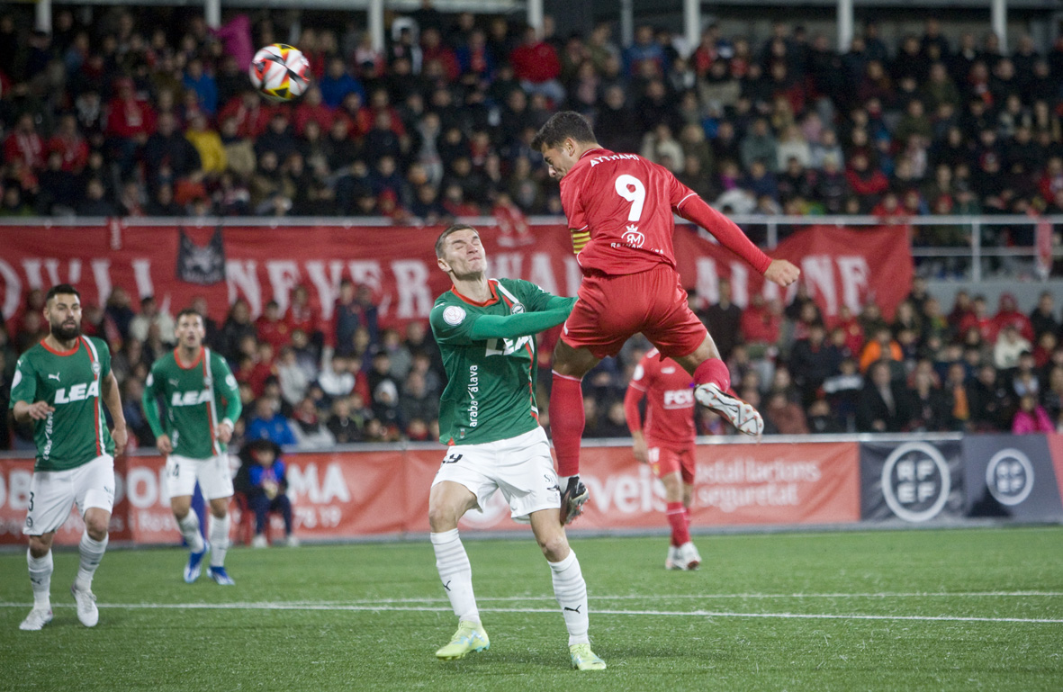 FOTOS | El Terrassa FC cau contra l'Alavés en un Olímpic ple a vessar