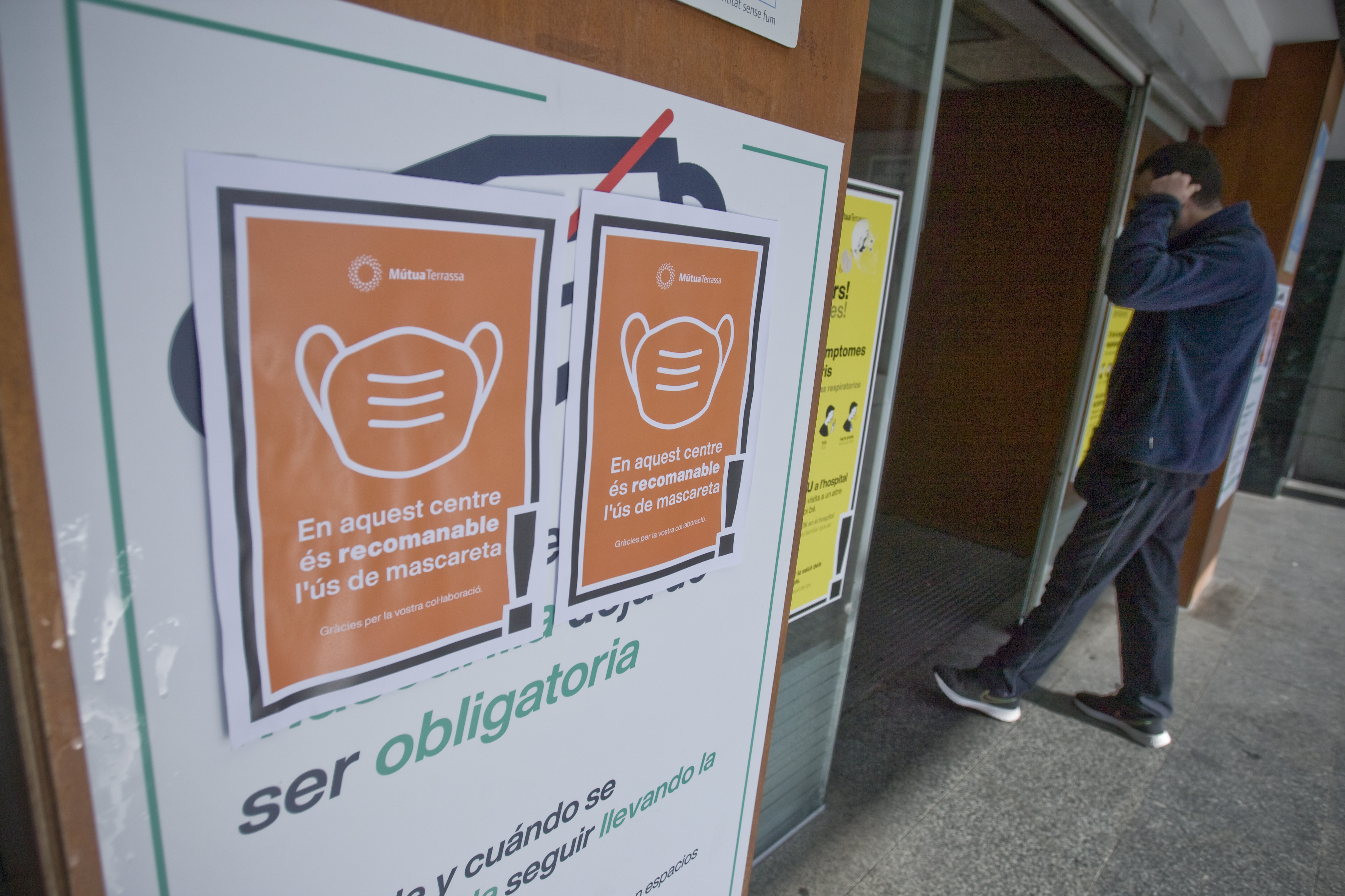 Les mascaretes tornen als hospitals coincidint amb el pic de contagis
