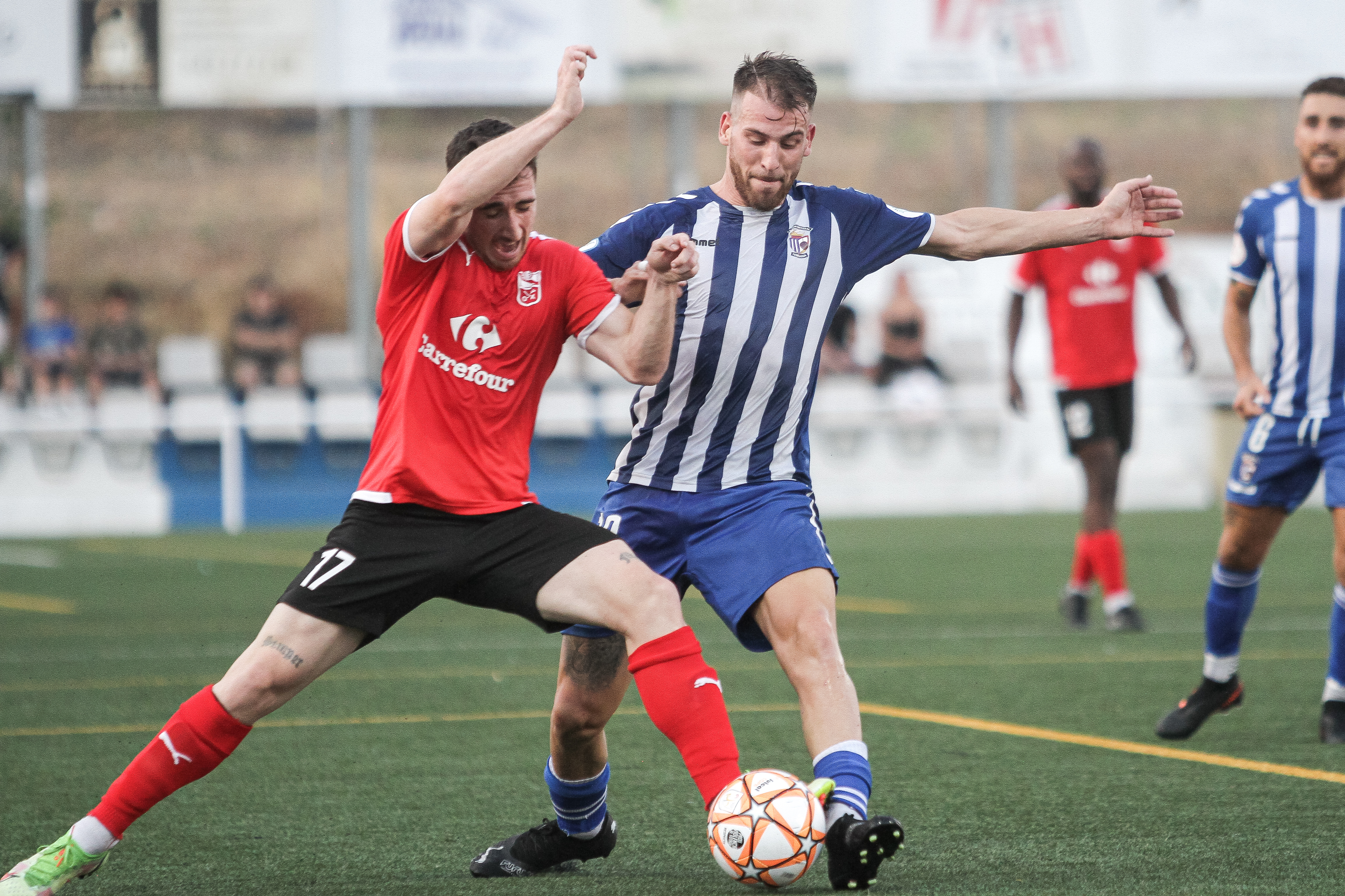 El jugador del San Cristóbal Mario Cantí pateix un esquinç al genoll