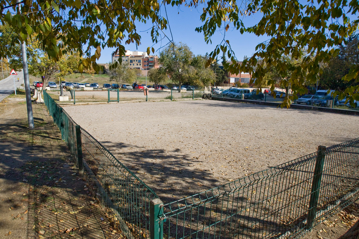 Obres a la zona de la petanca a Can Boada de Terrassa - 