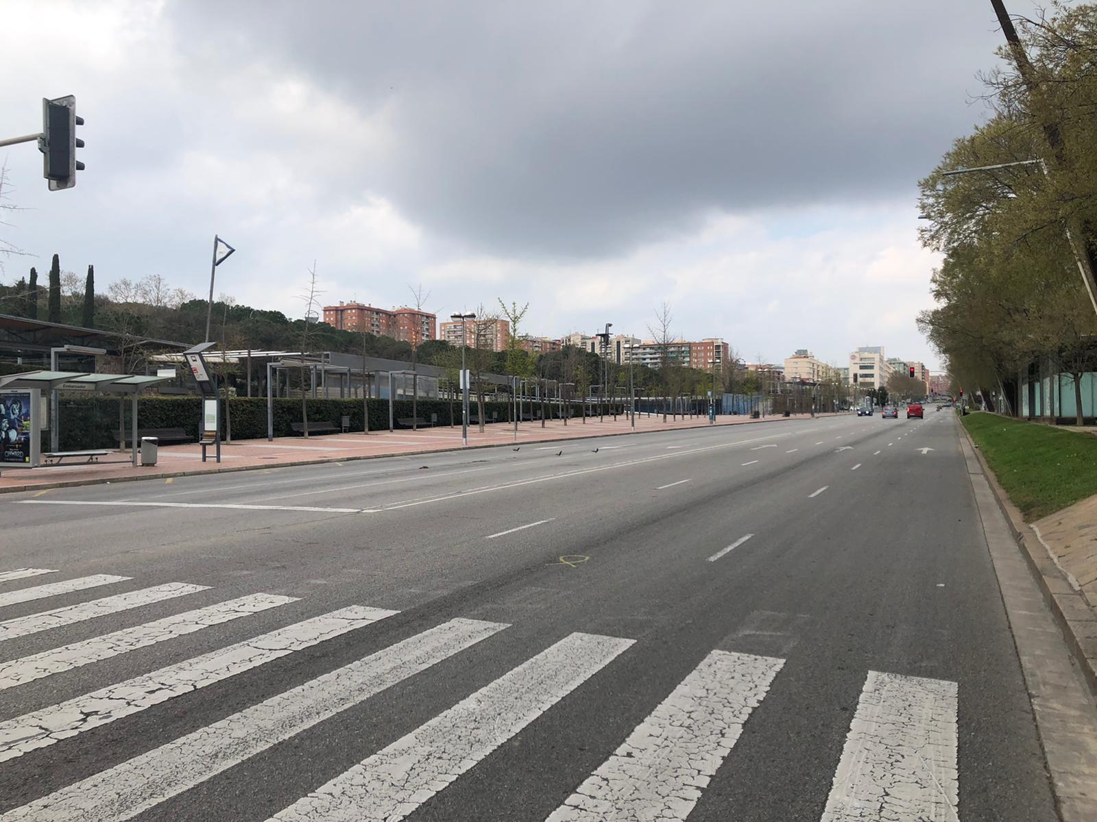 Roben de matinada en autocars aparcats a l'Eix Macià