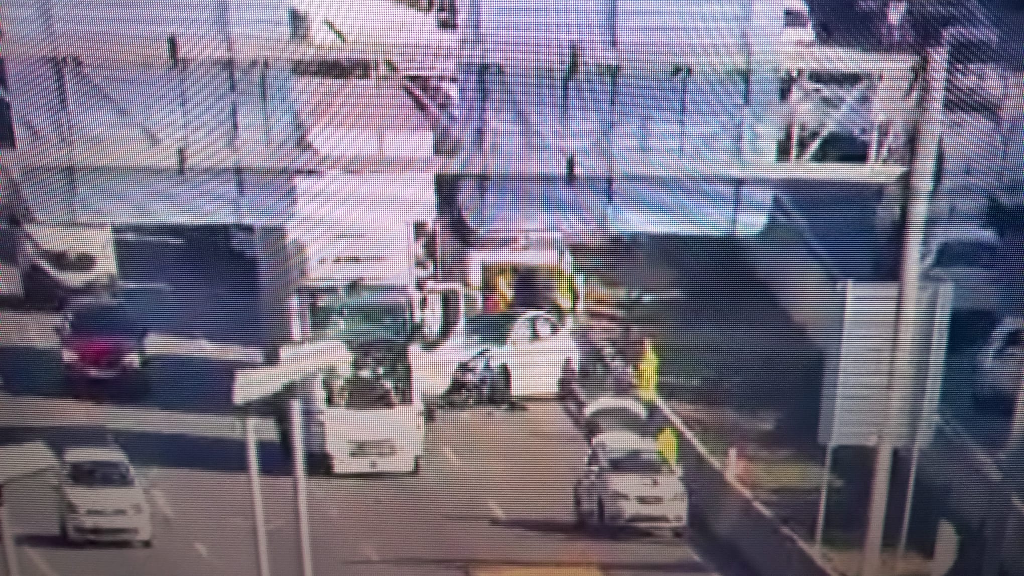 Cues a l'AP-7 per un accident amb vuit camions implicats