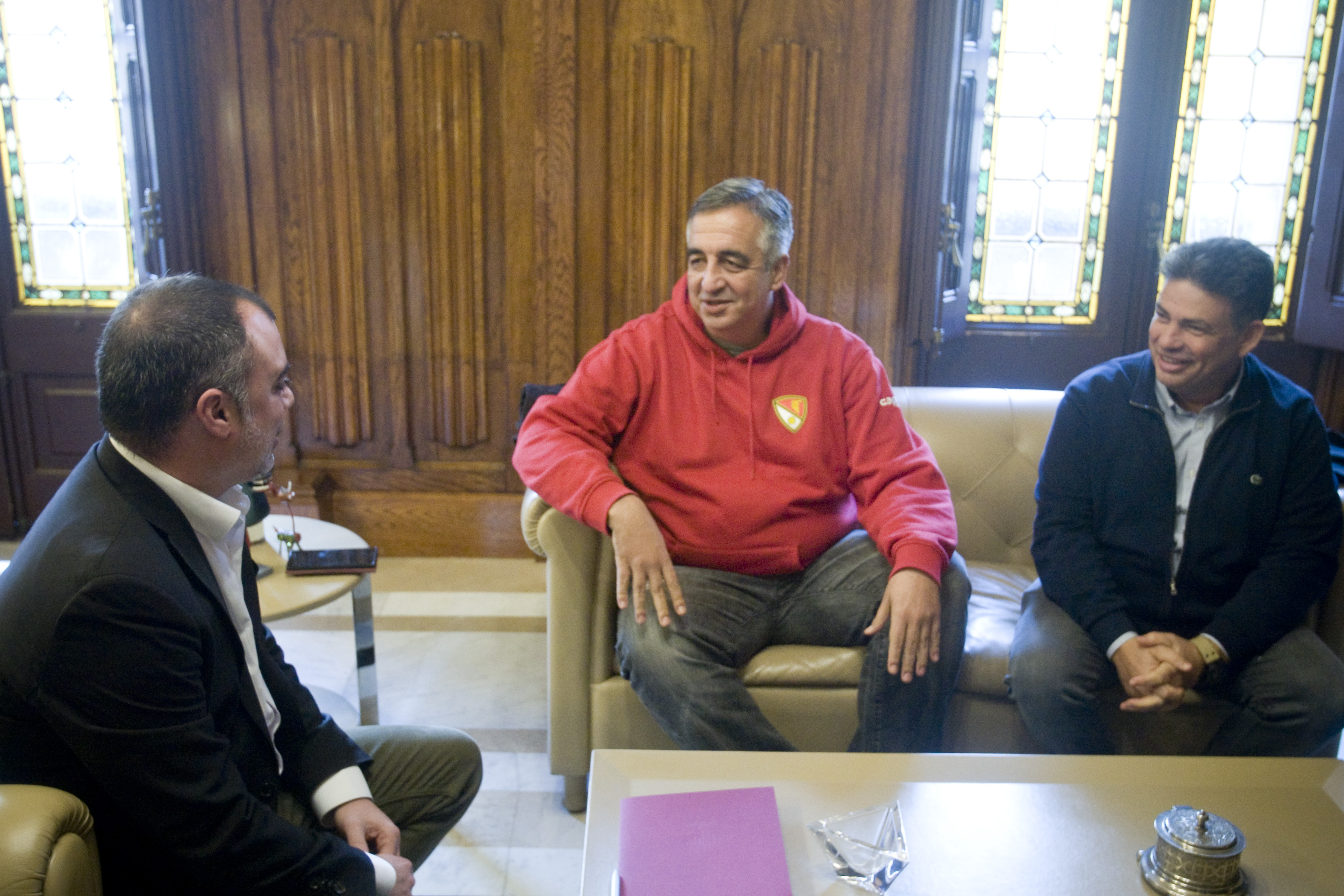 Tsakiris es torna a reunir amb l'alcalde