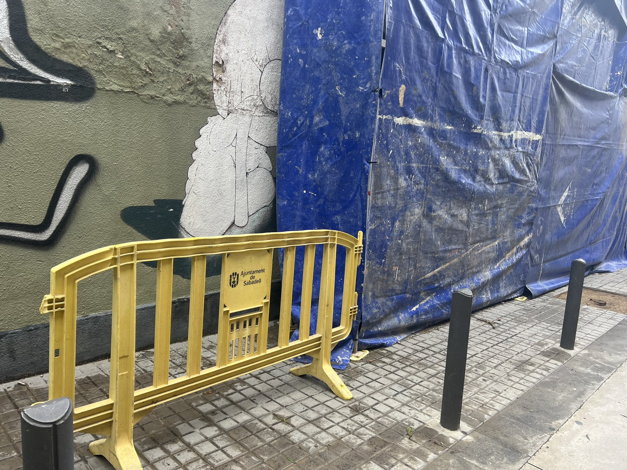 Sorpresa a les xarxes per l'aparició d'unes tanques de l'Ajuntament de Sabadell a Badalona