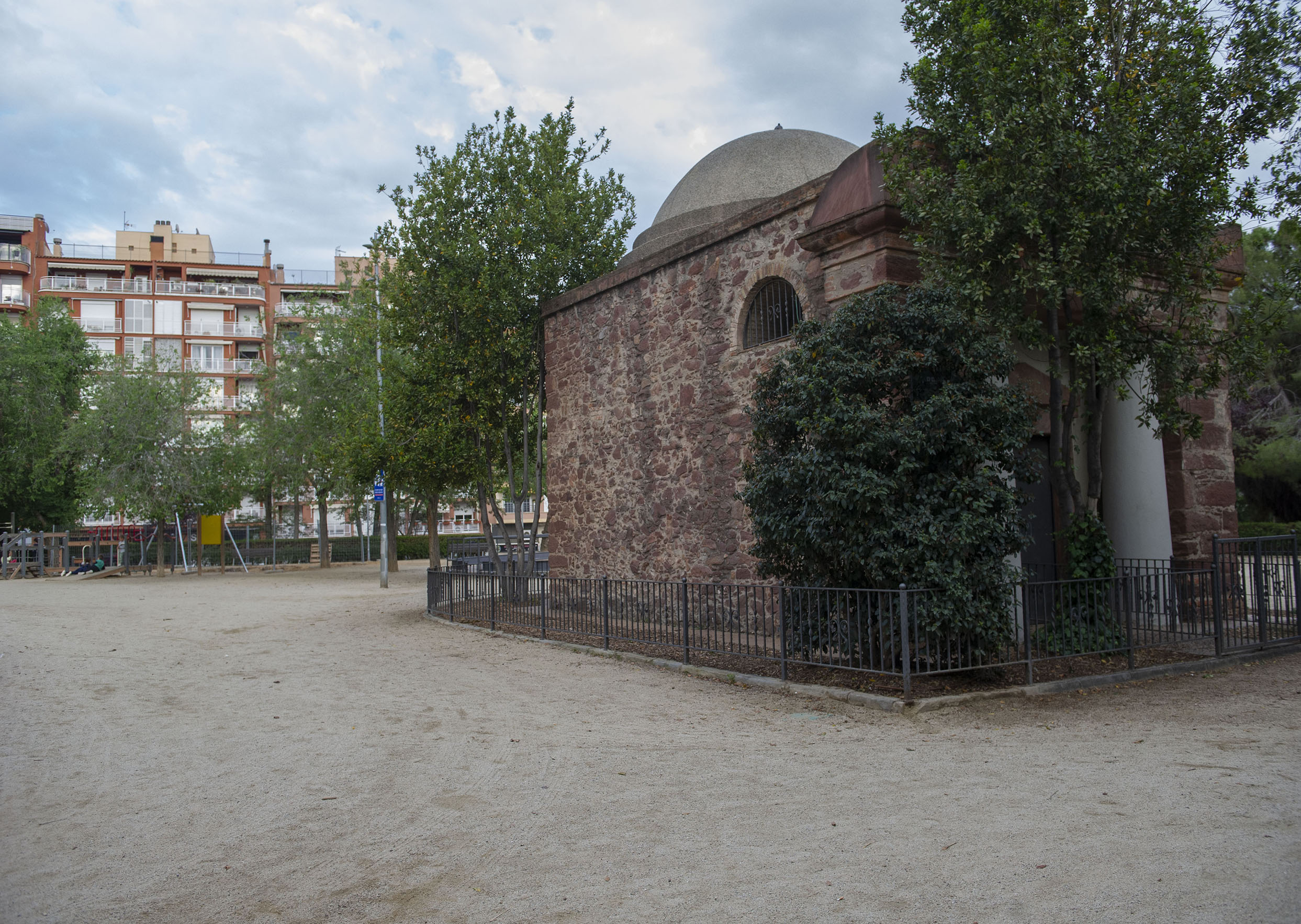 El Cementiri Vell de Terrassa acull homenatges als deportats