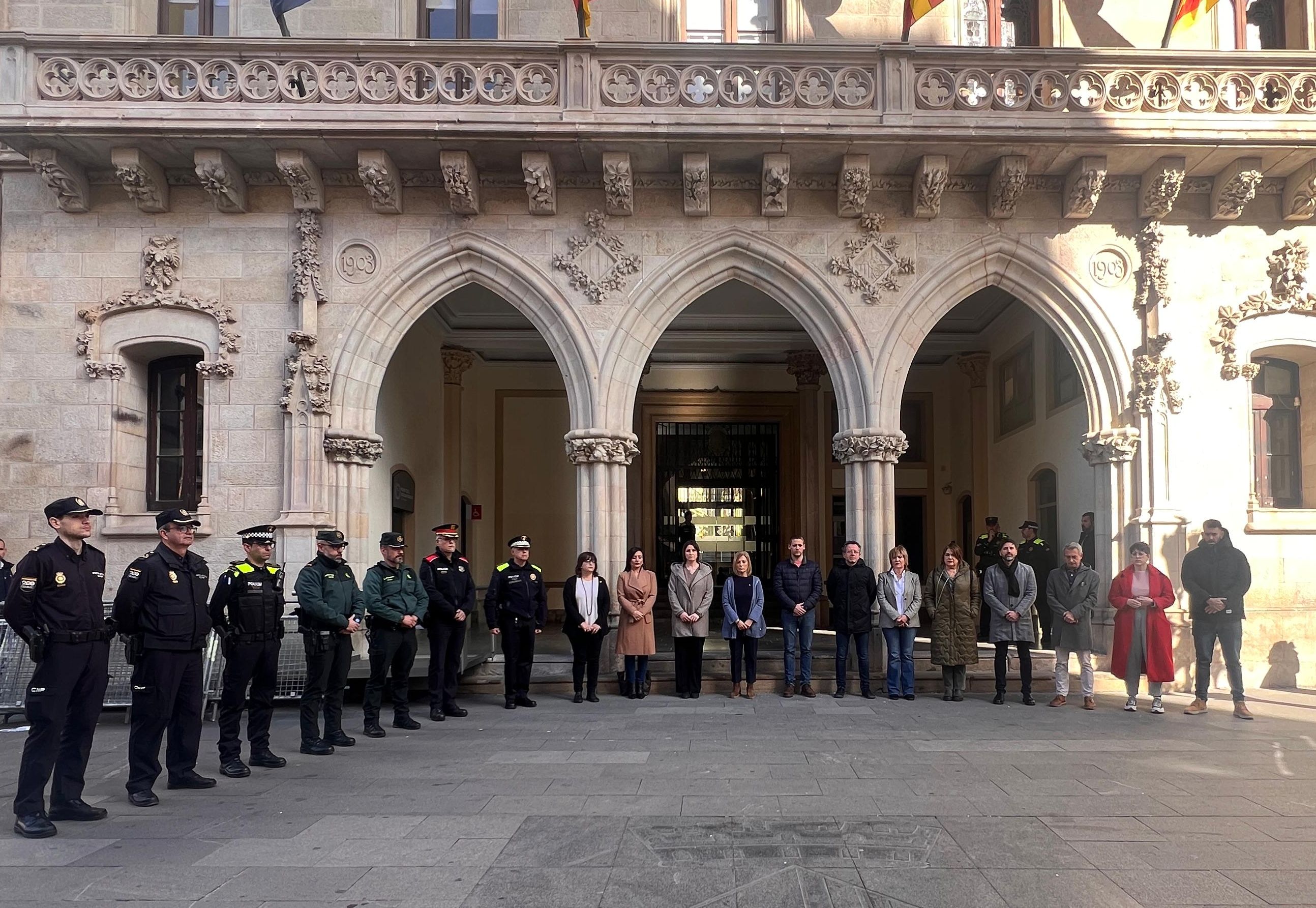 Minut de silenci a Terrassa pels guàrdies civils morts a Andalusia