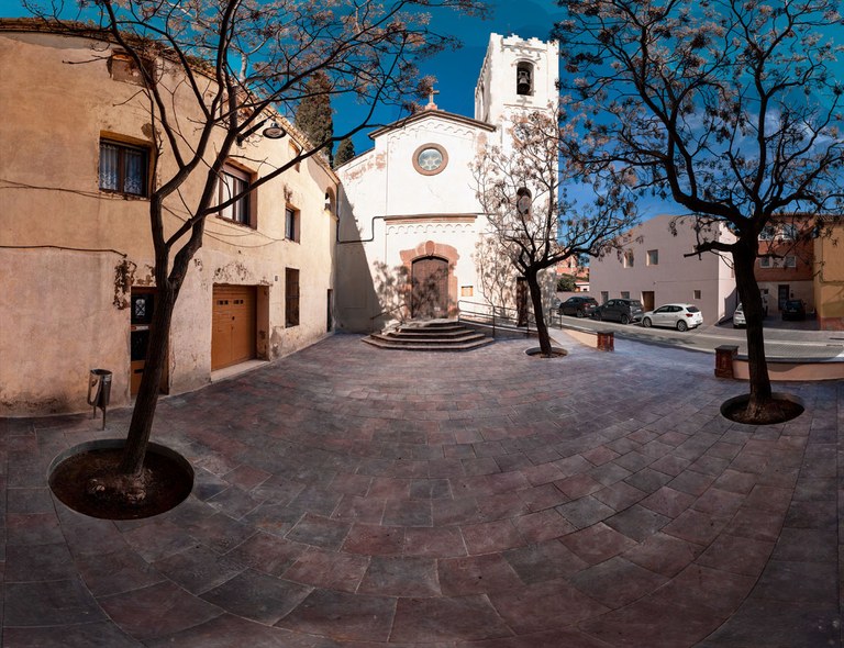 La plaça de l’Església de Viladecavalls ja llueix nova imatge