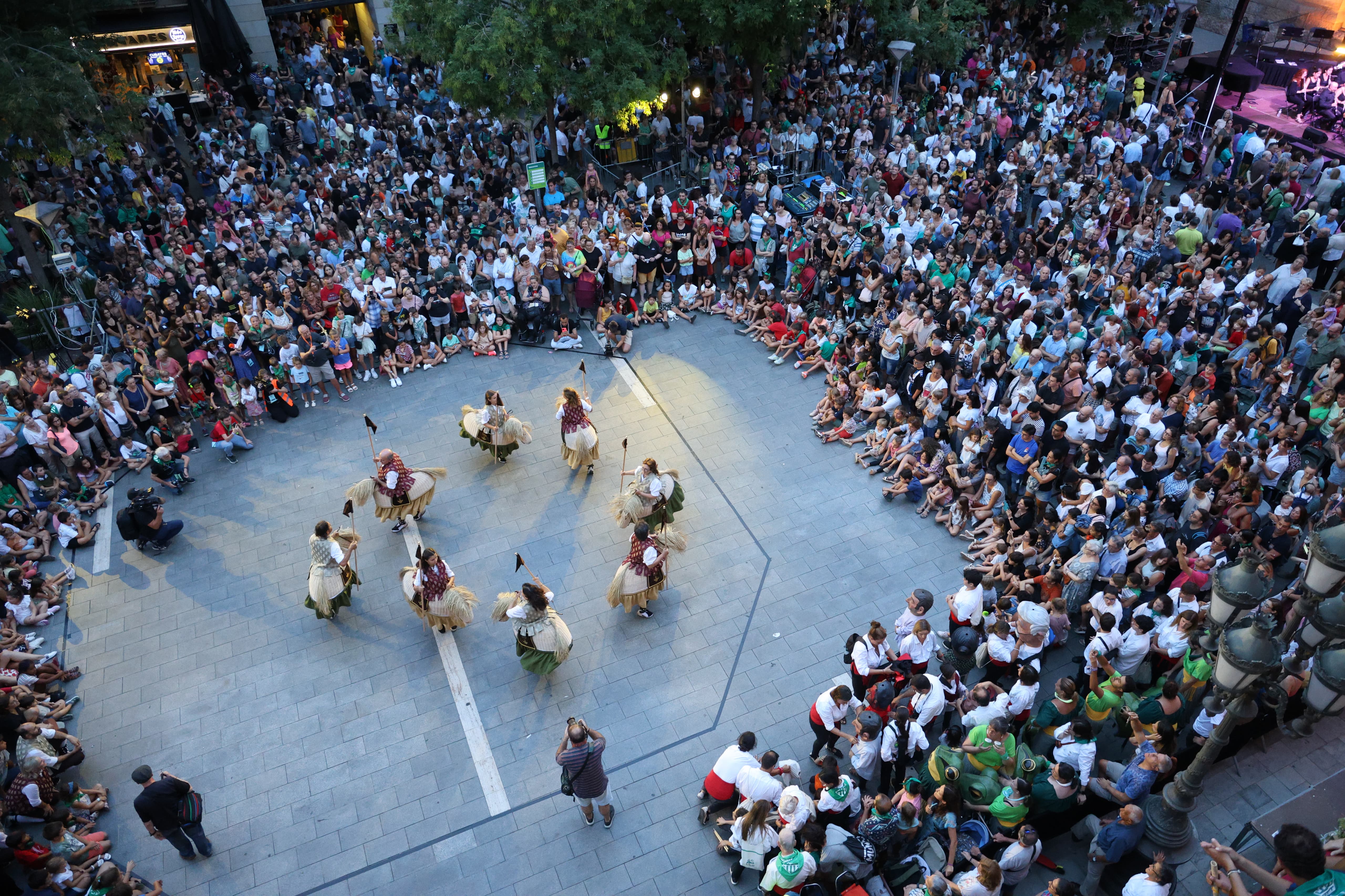 FOTOS | El seguici festiu aterra a Sant Roc per donar la benvinguda a la Festa Major