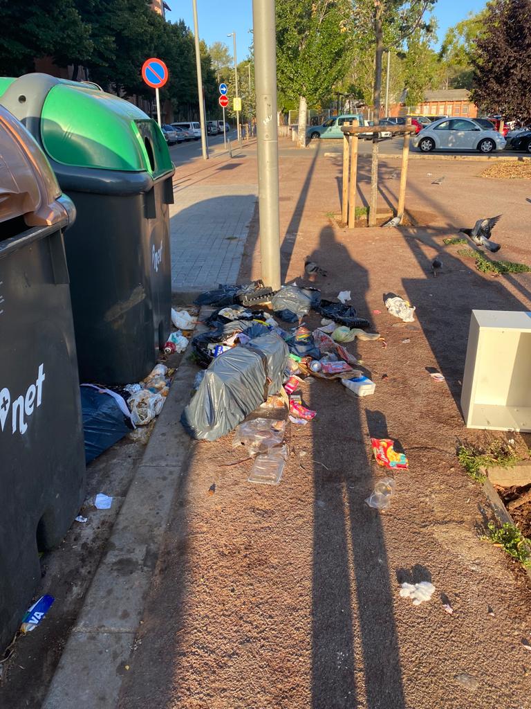 Queixes a Can Deu per la brutícia als carrers: 