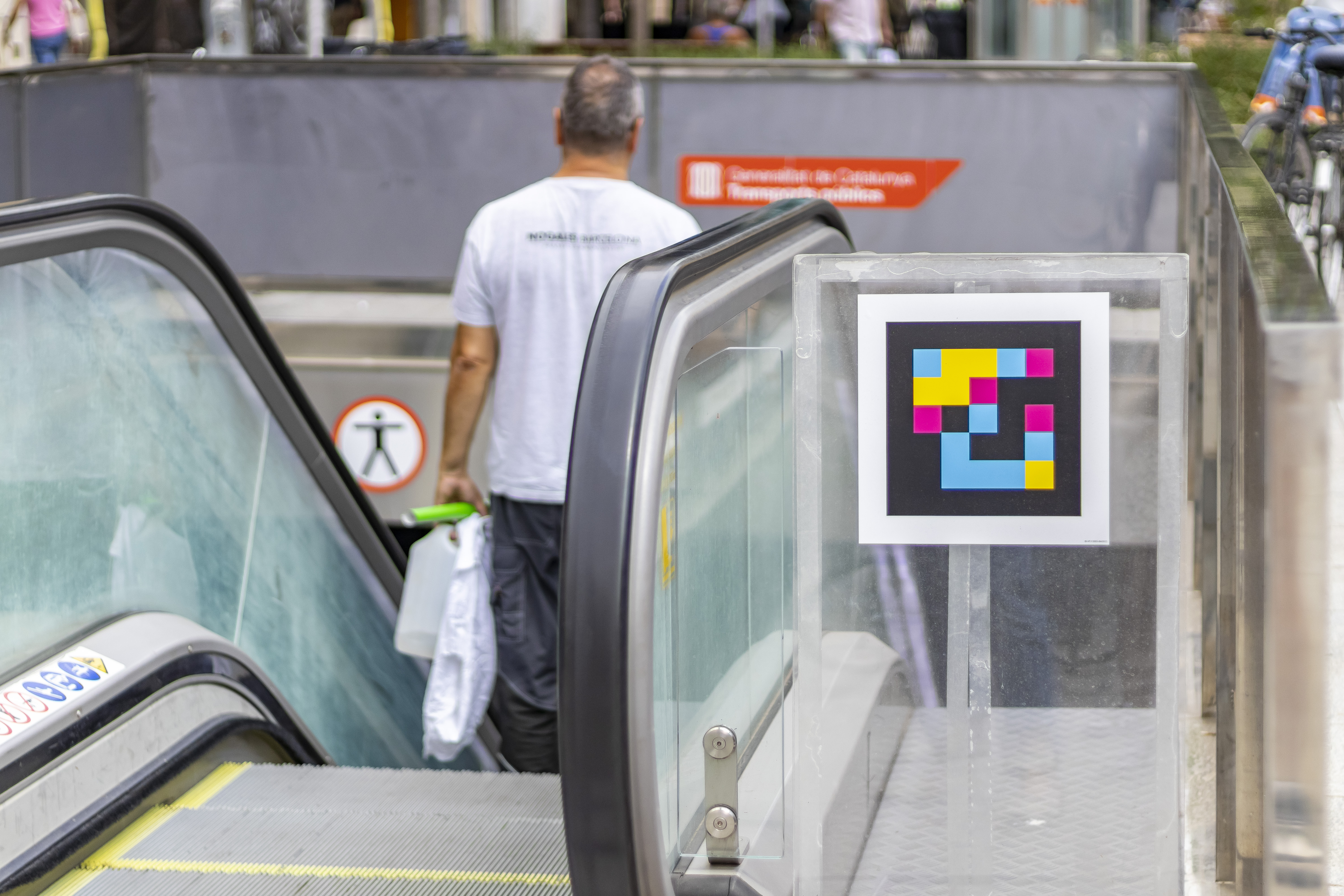 VÍDEO | Així funcionen els QR d'FGC per a persones amb discapacitat visual