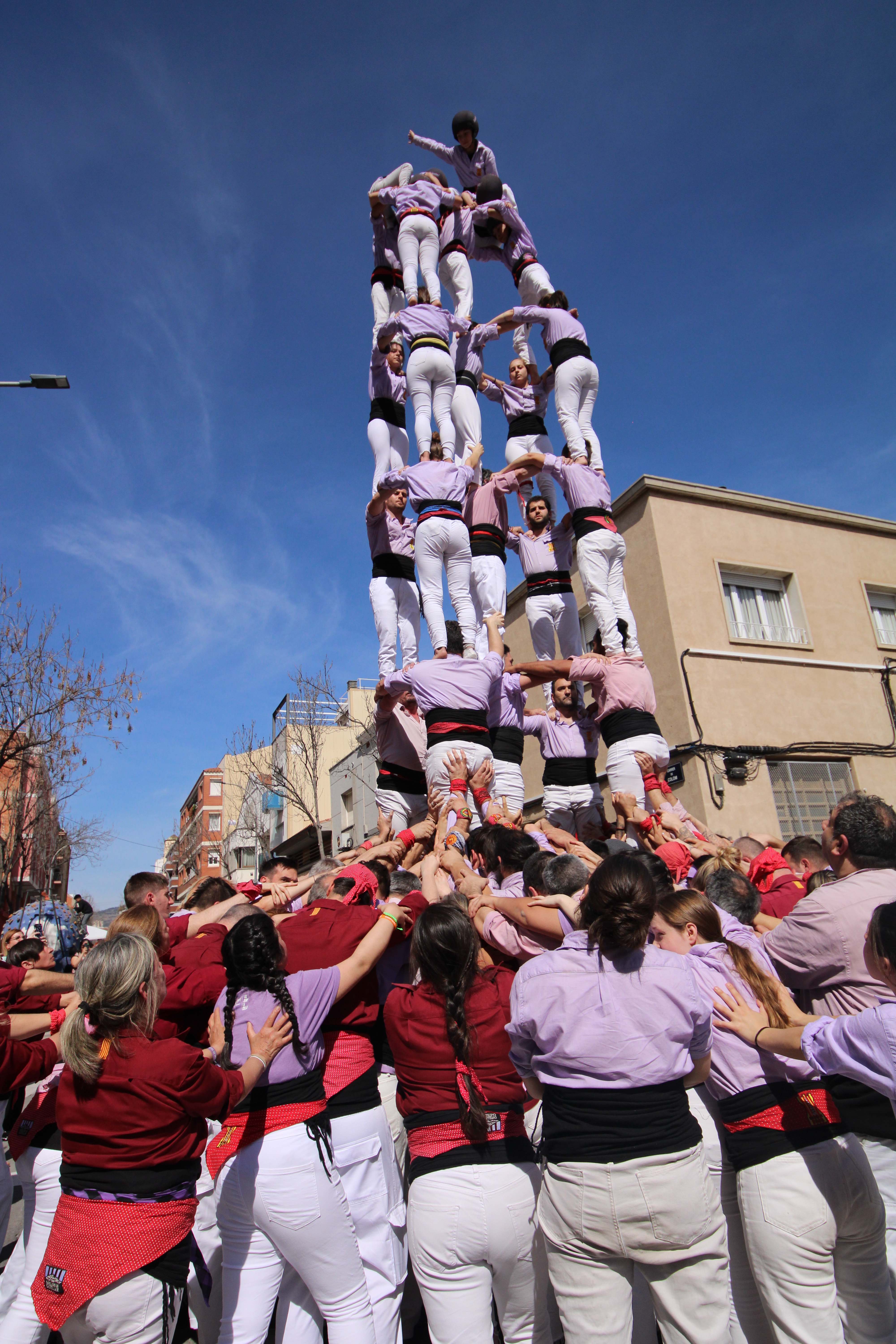 Els Minyons alcen castells de set a Can Palet