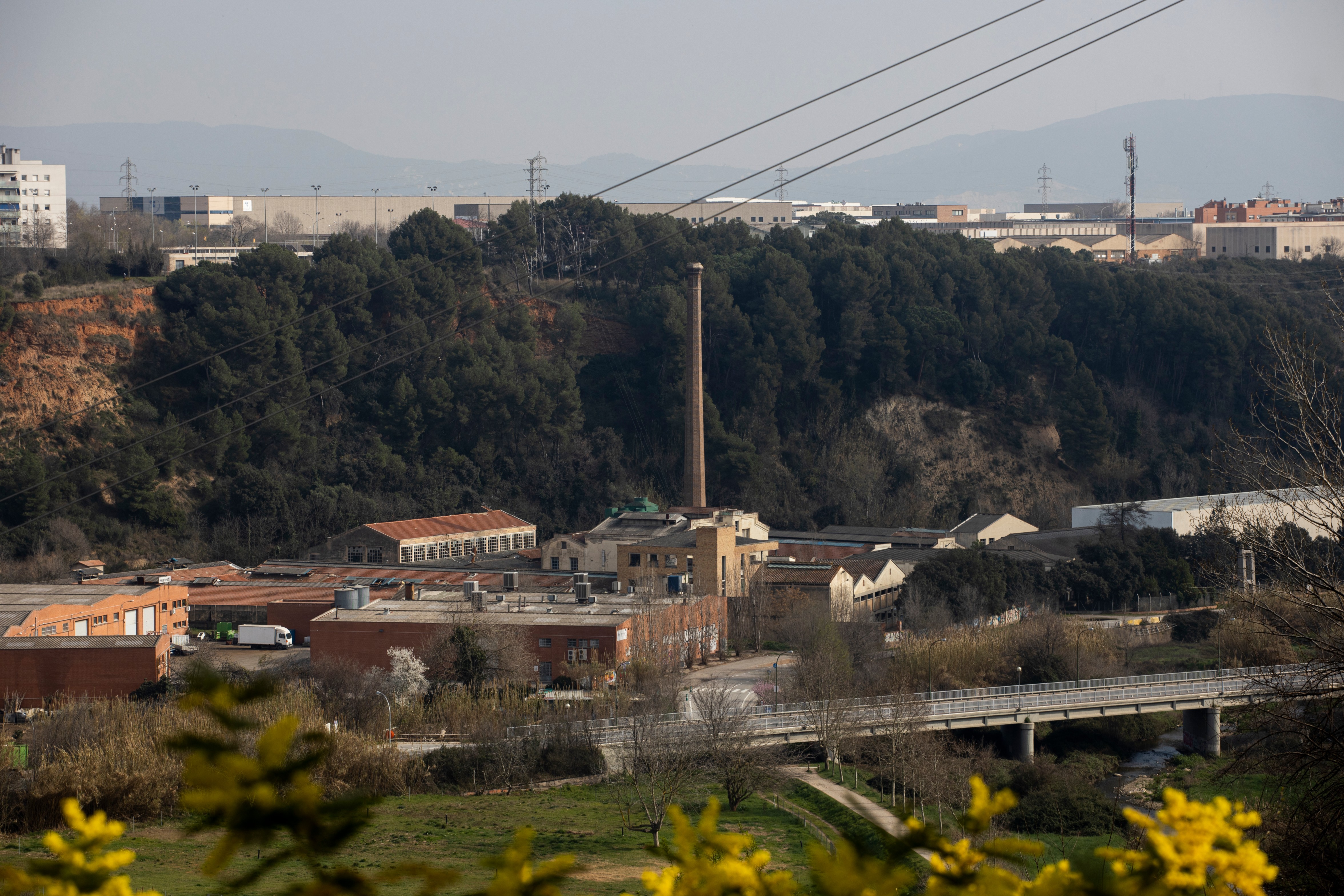 El ple dona llum verda a instal·lar nous serveis i empreses al riu Ripoll