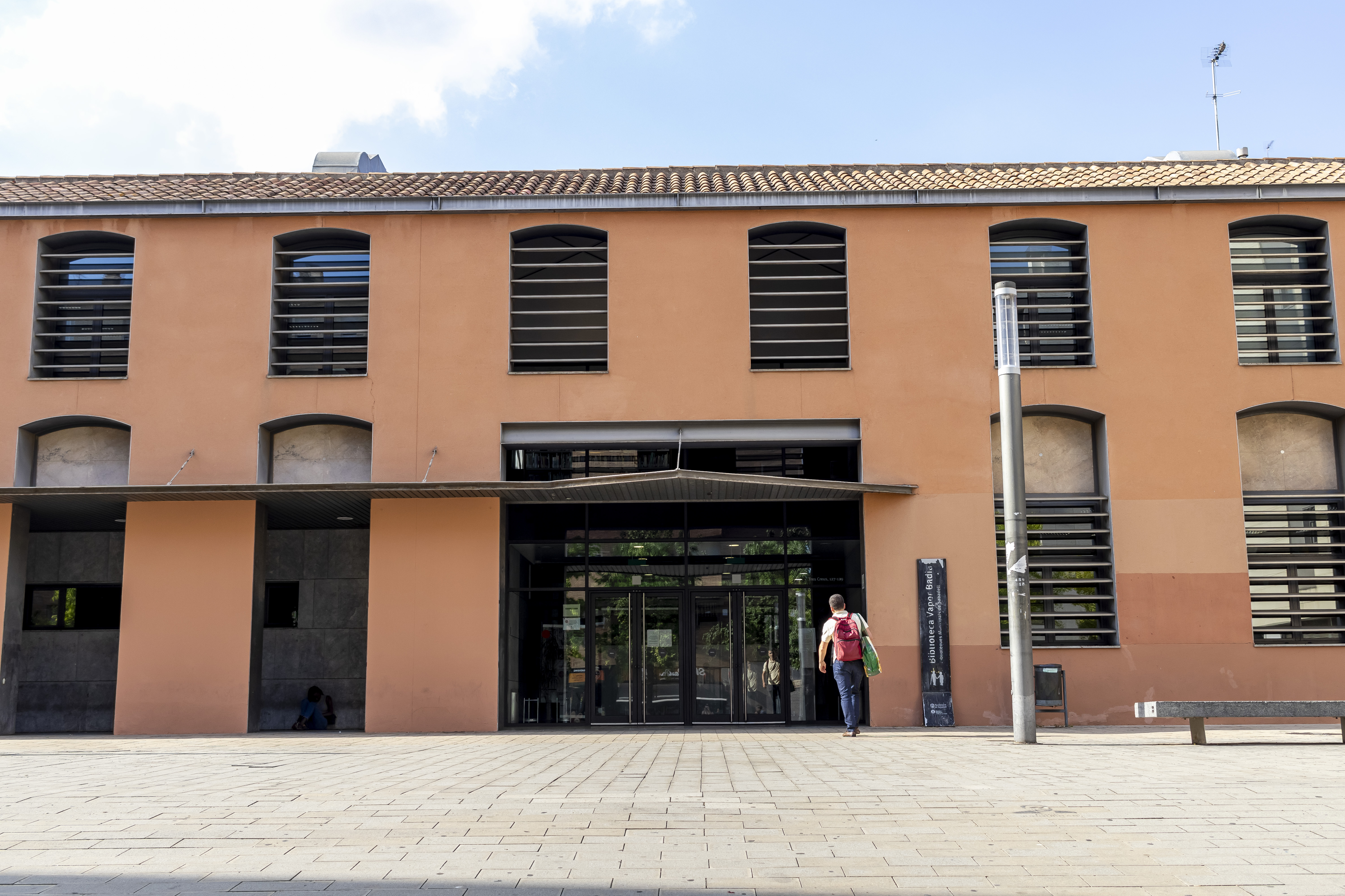 Reobre la biblioteca Vapor Badia