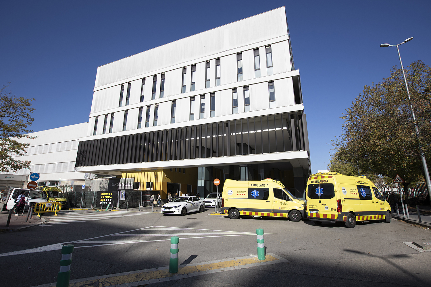 Traslladat al Taulí un motorista envestit per un conductor begut a Sabadell