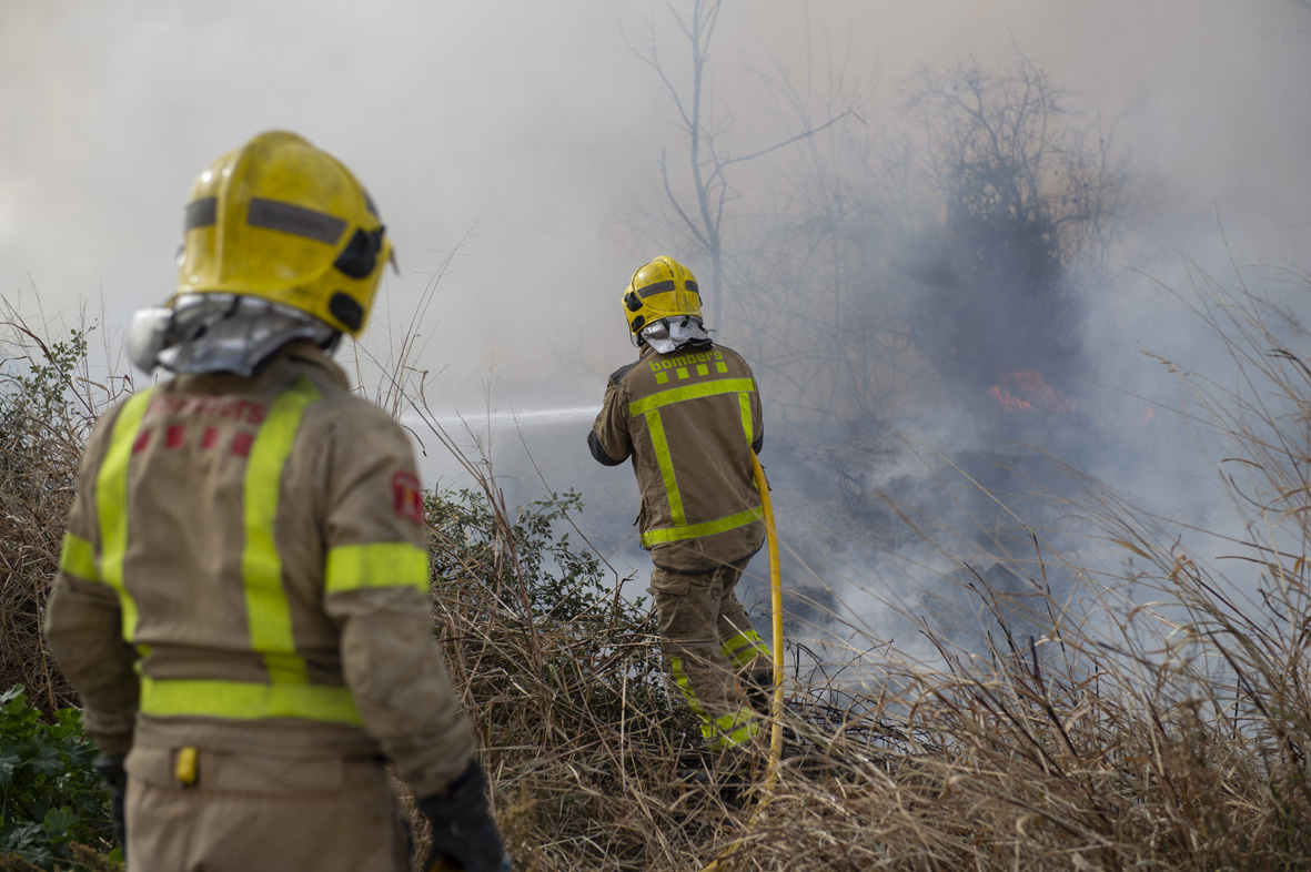 Incendi en una zona boscosa de Terrassa