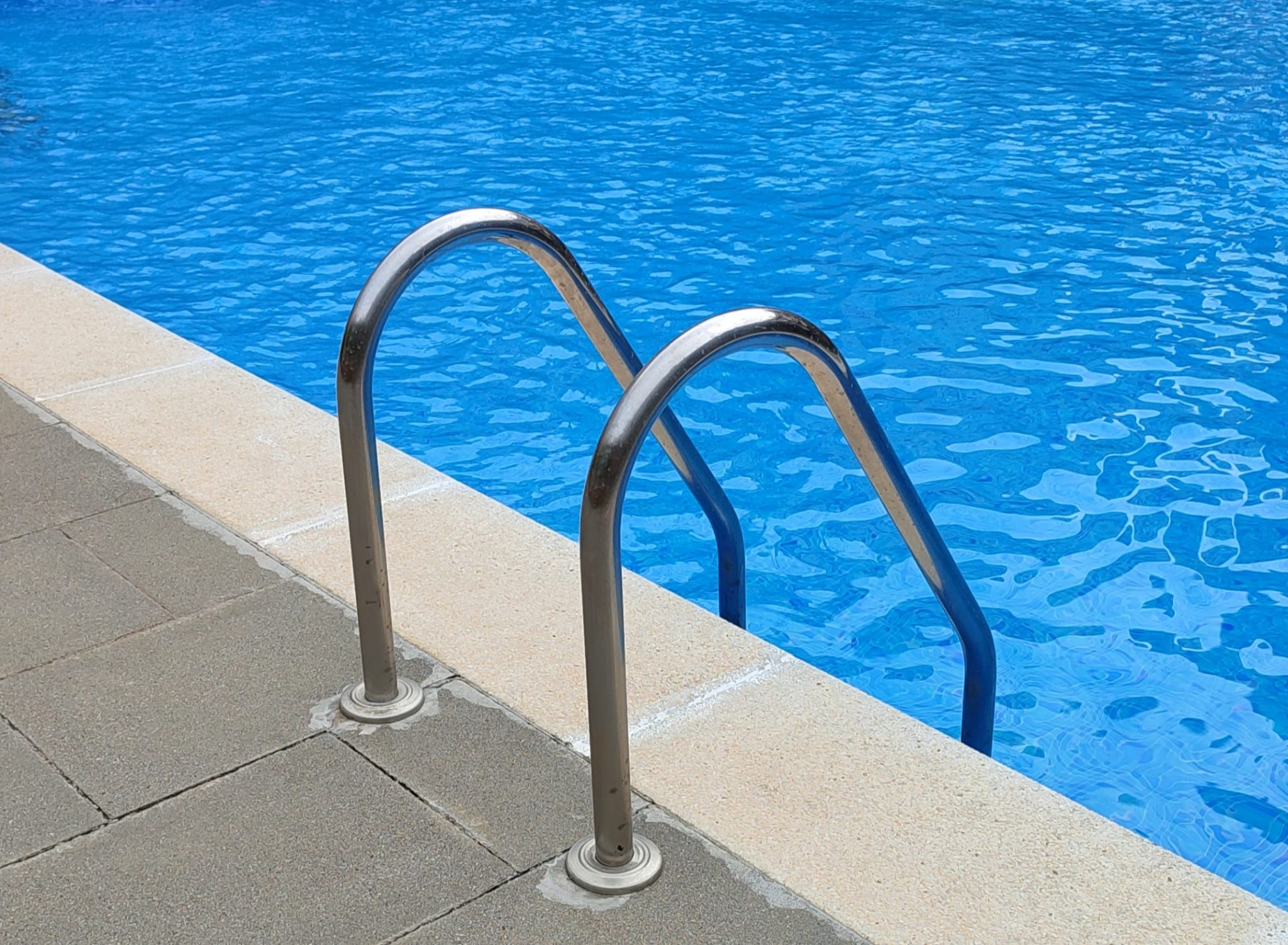 El ‘topless’, també a piscines comunitàries: “Per què no?”