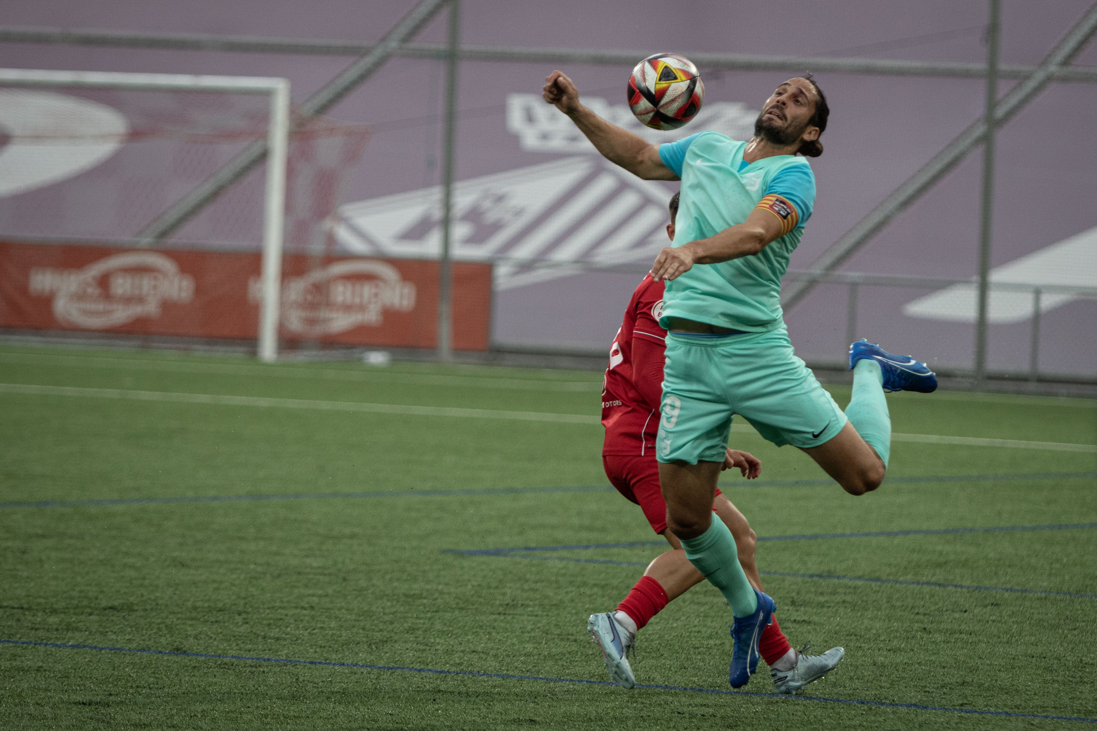 Punxen les rodes als cotxes dels jugadors de La Nucía després de perdre amb el Terrassa FC