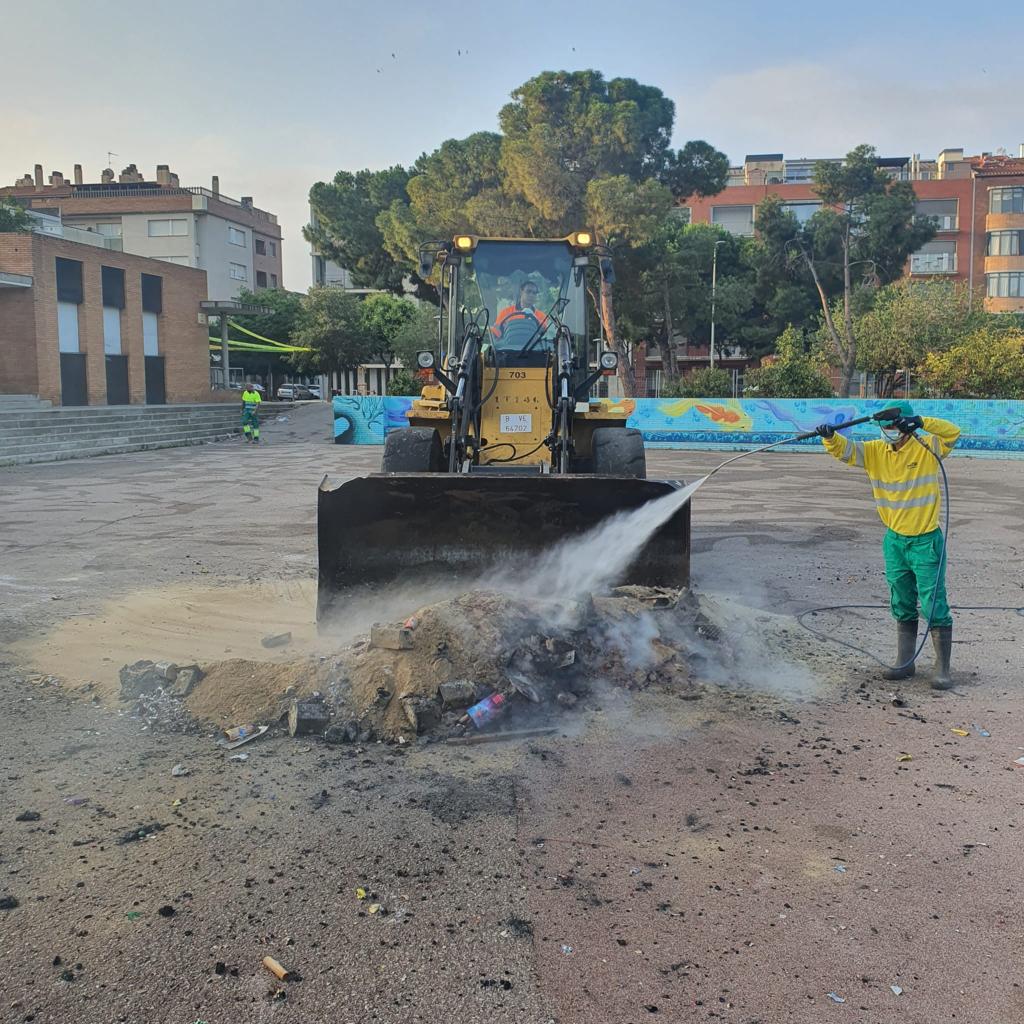 La revetlla de Sant Joan a Sabadell: 20 contenidors cremats i 4 incendis de matolls