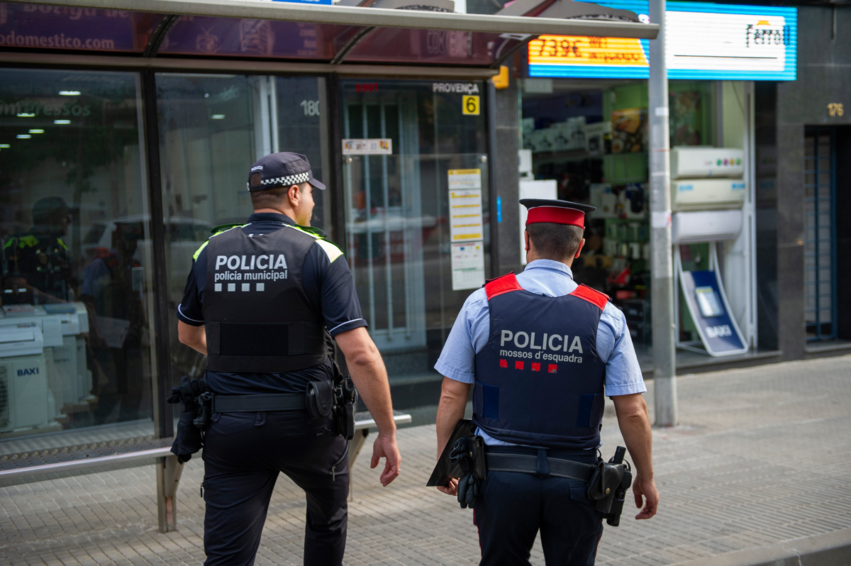 Roben de cop nou vehicles en un concessionari de Terrassa