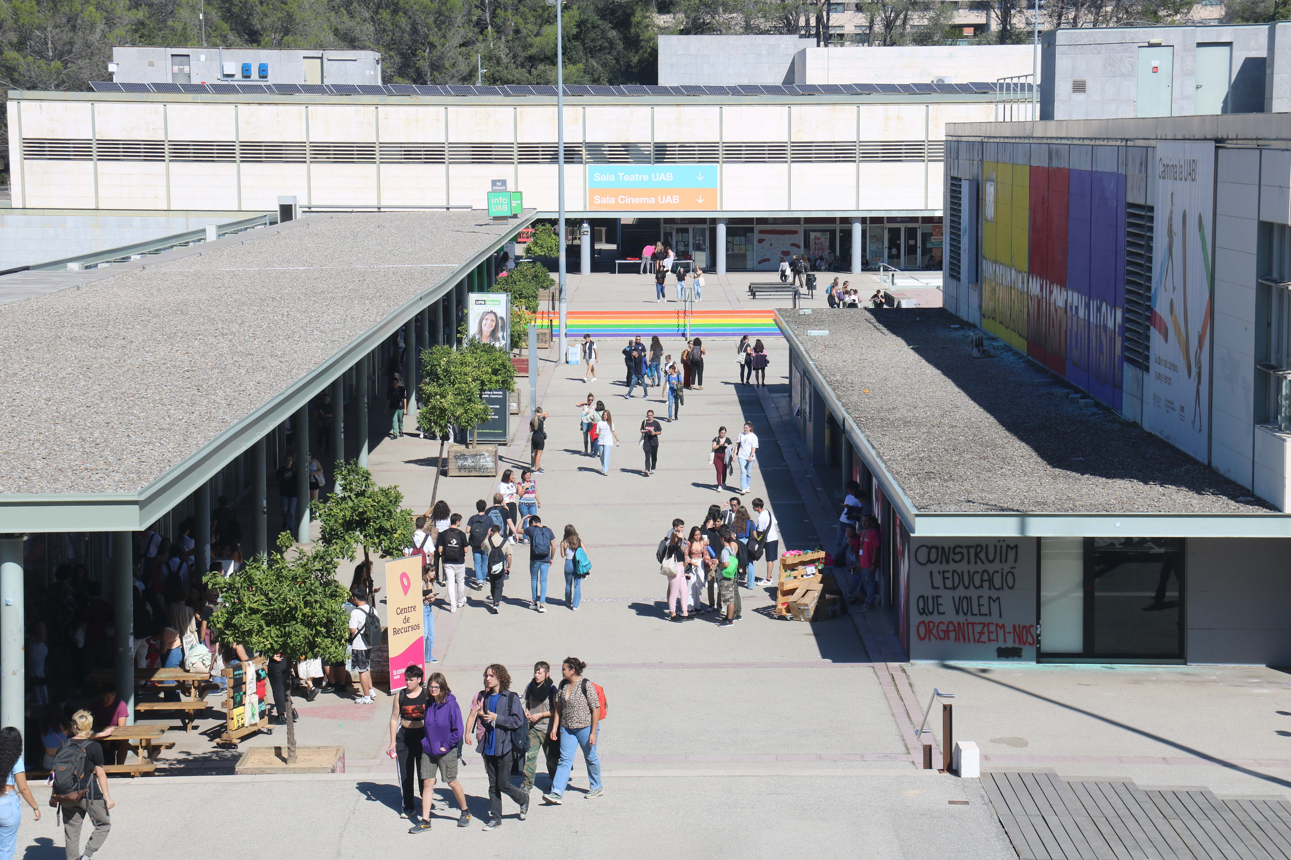 La UAB canvia el seu logotip més de tres dècades després
