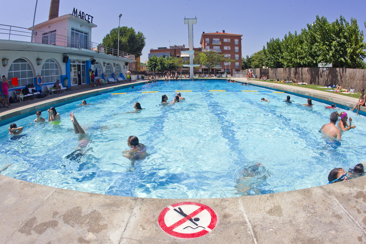 Les piscines de Sabadell obren adaptant-se a la sequera