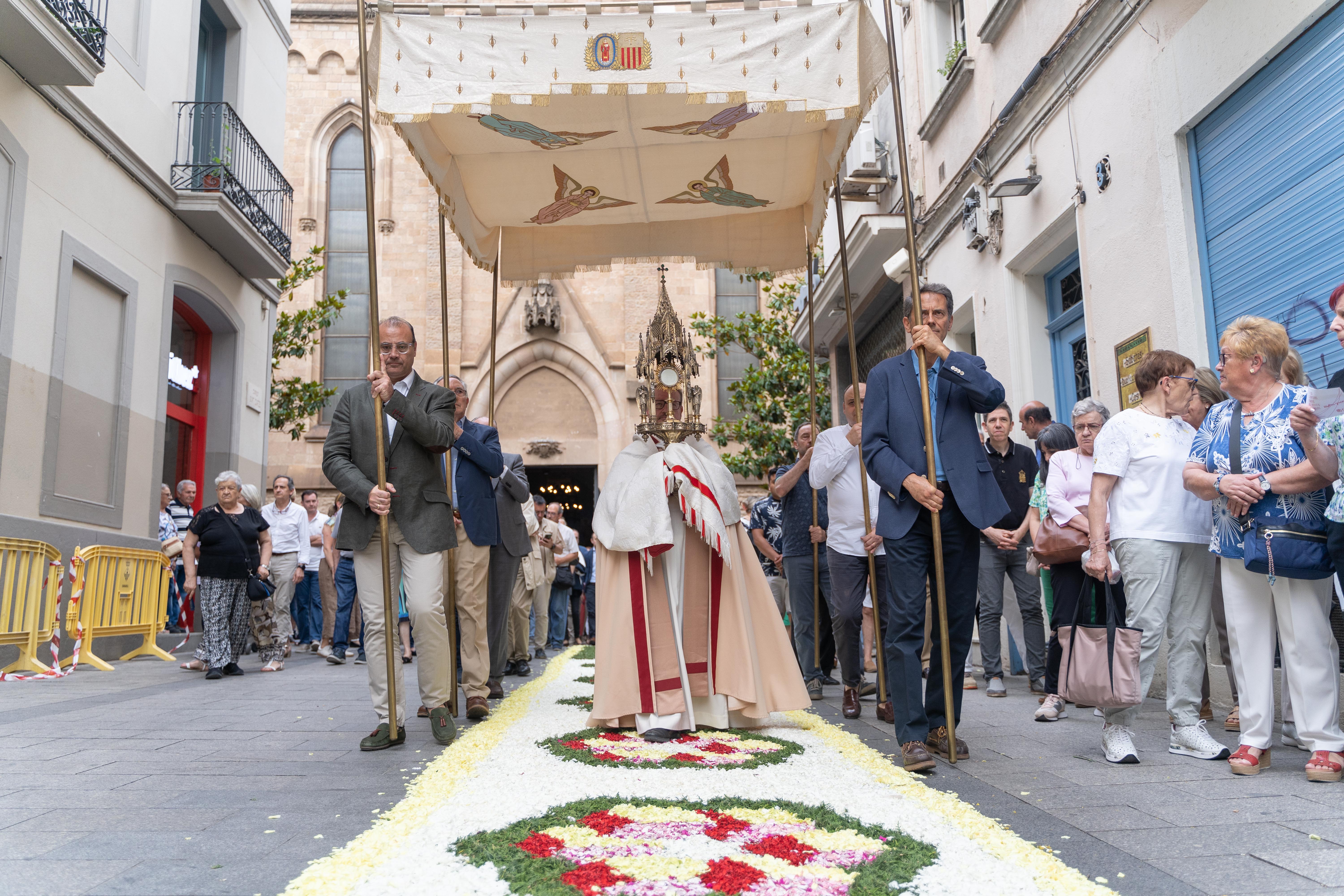 Flors i fervor religiós per celebrar el Corpus Christi