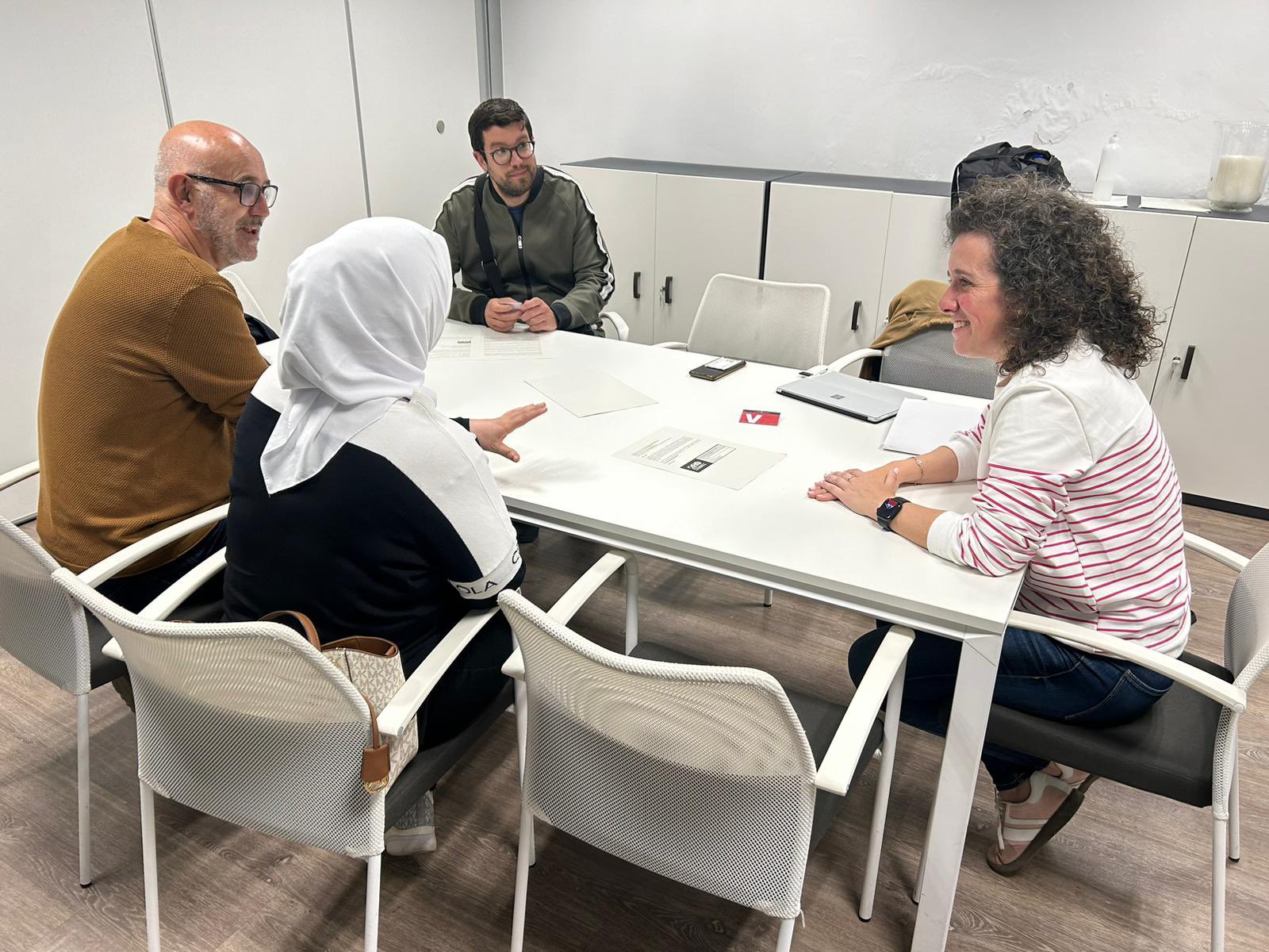 L'Ajuntament dona suport a la professora denunciada per parlar català