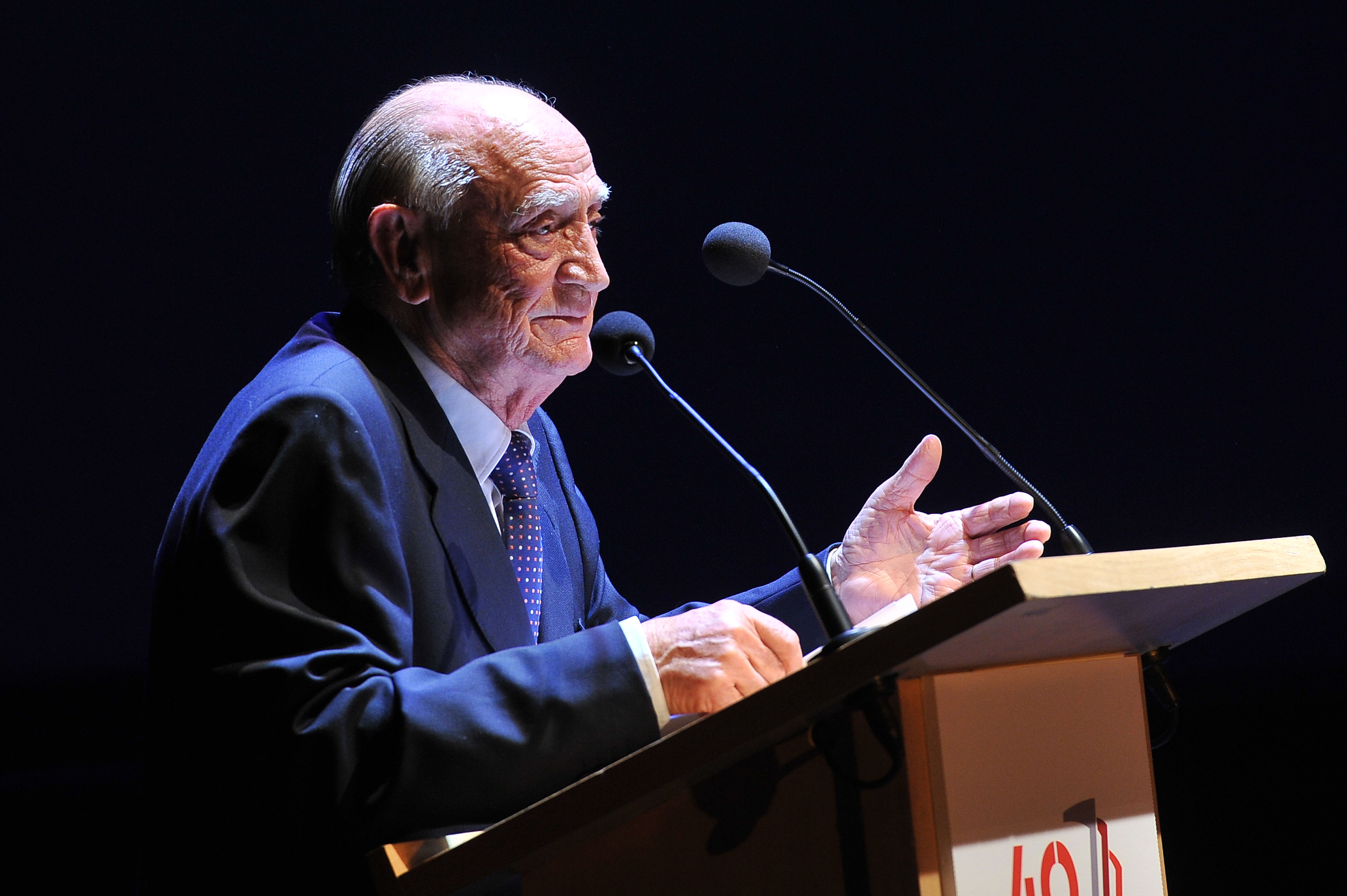 Dol a Terrassa per la mort de Julián Sanz