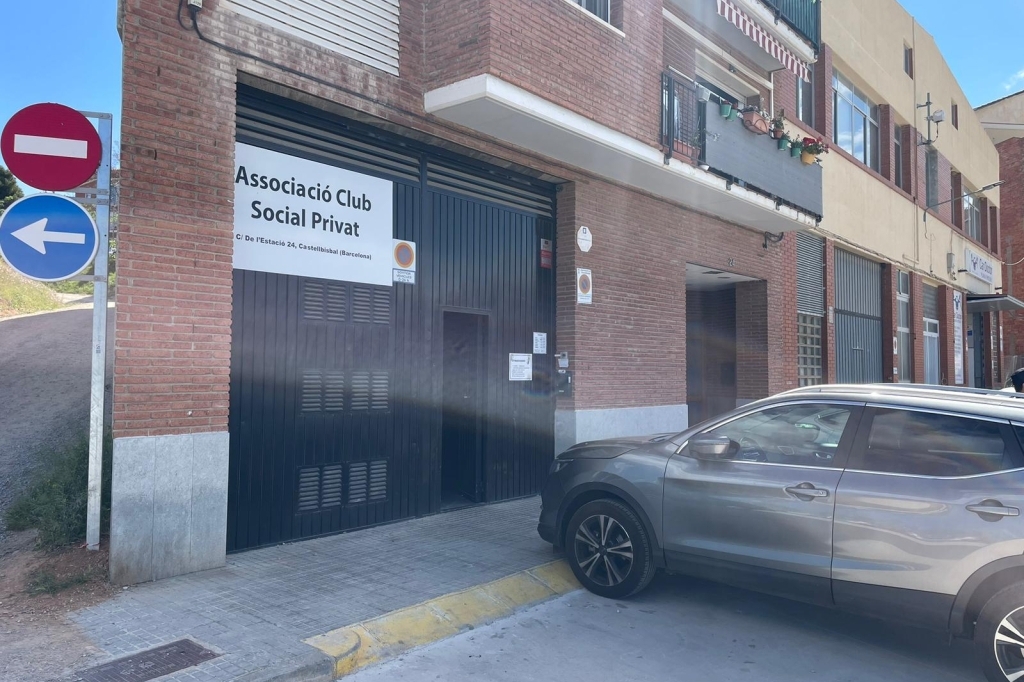Detingut l’amo d'un club cannàbic de Castellbisbal