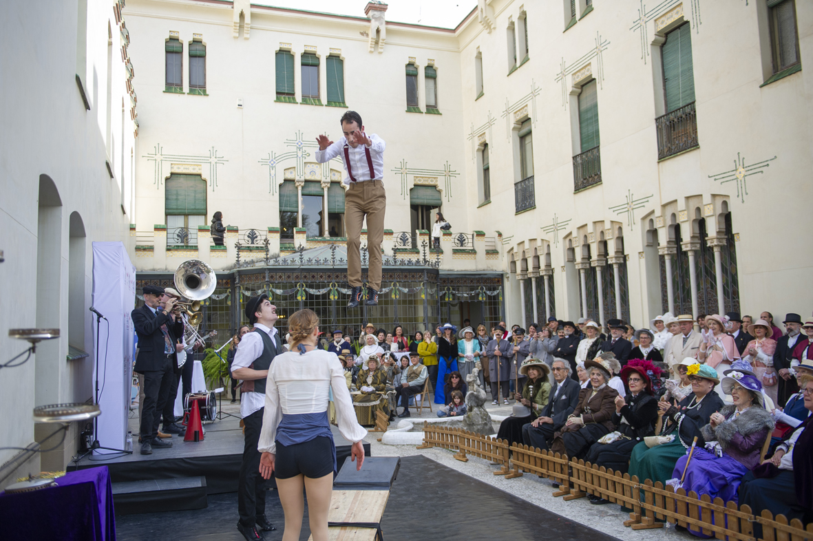 FOTOS | La temporada de fires modernistes arrenca amb una festa a Terrassa