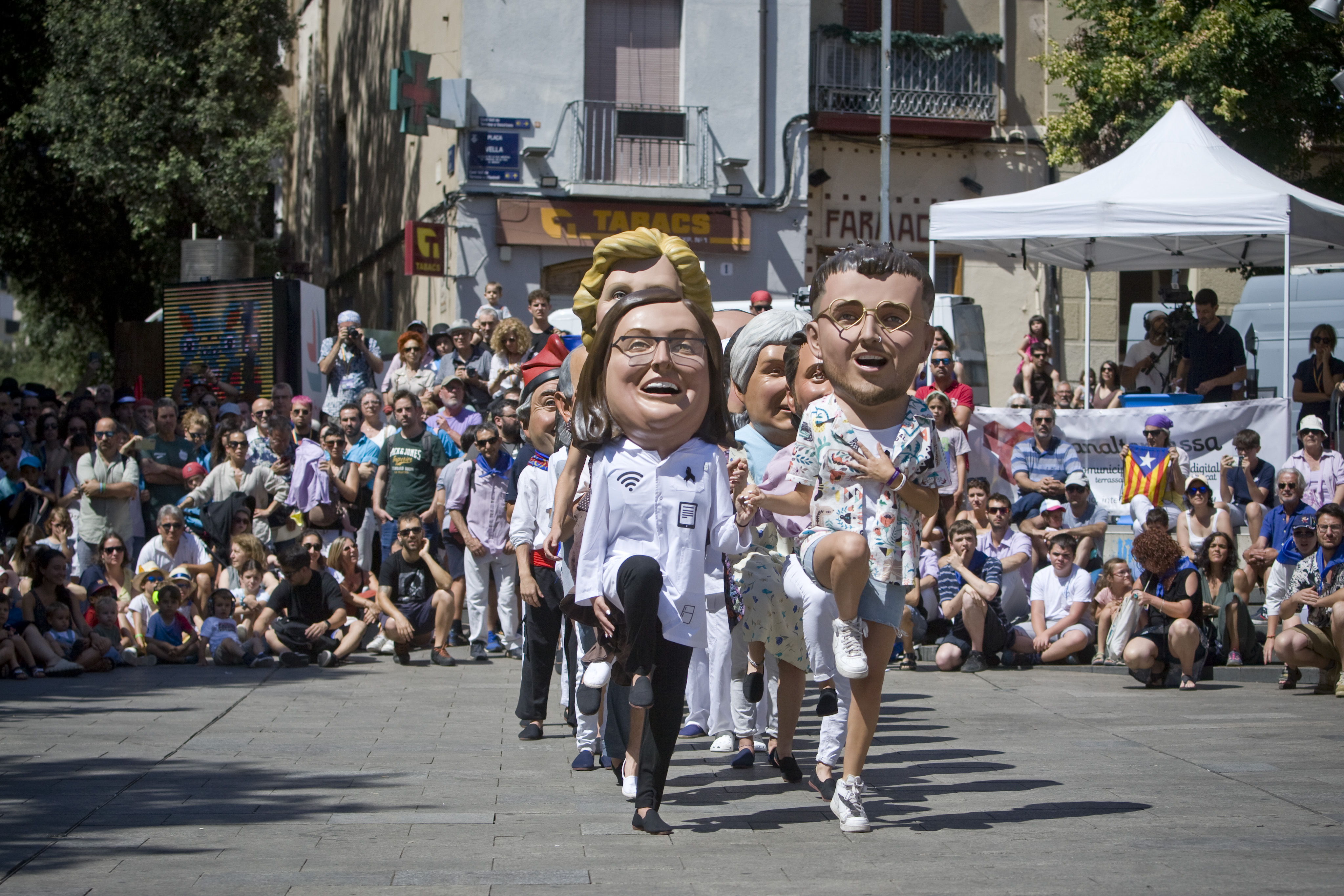 Es busquen balladors de capgrossos