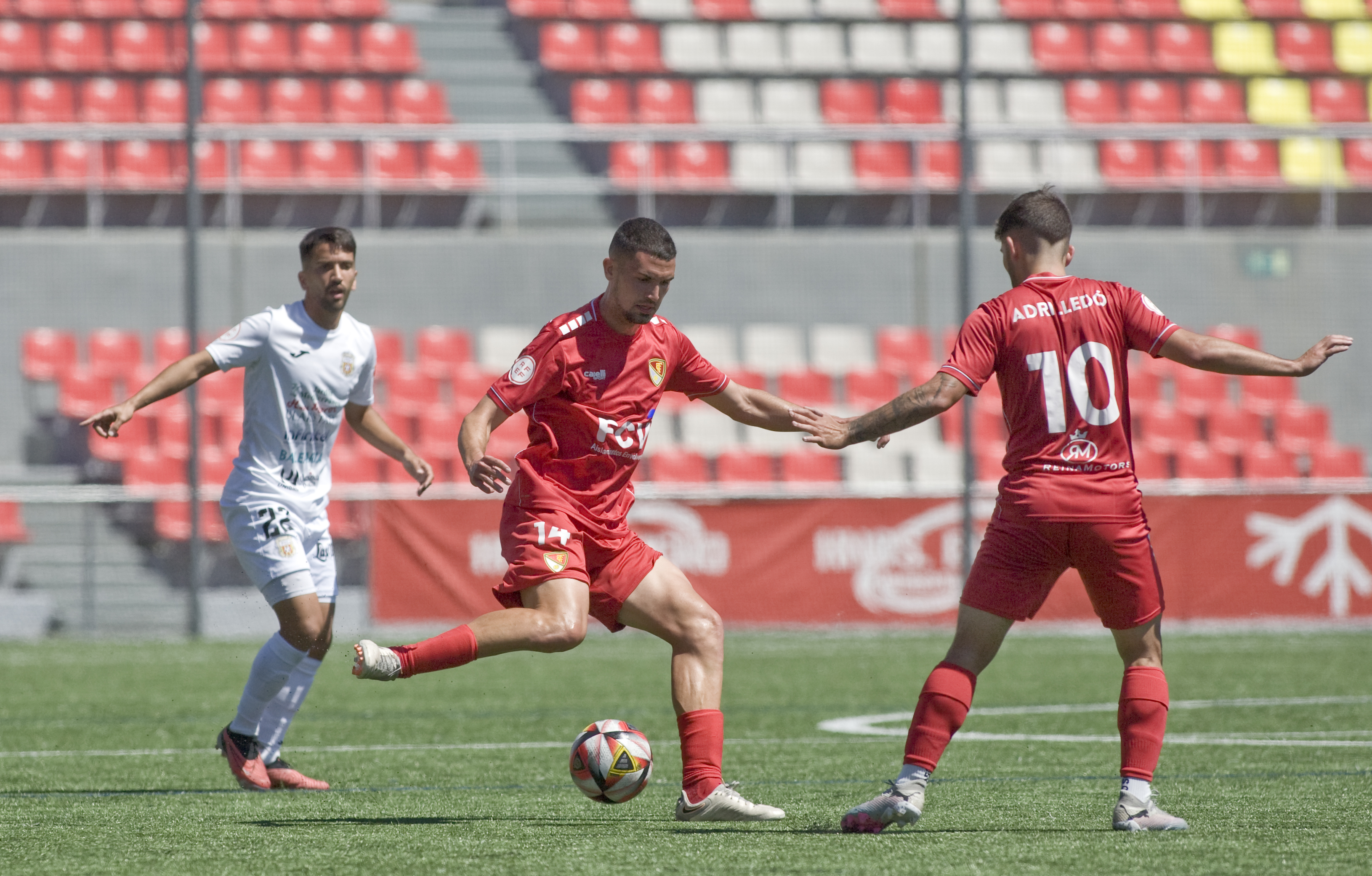Víctor Morales, primer jugador que renova amb el Terrassa FC