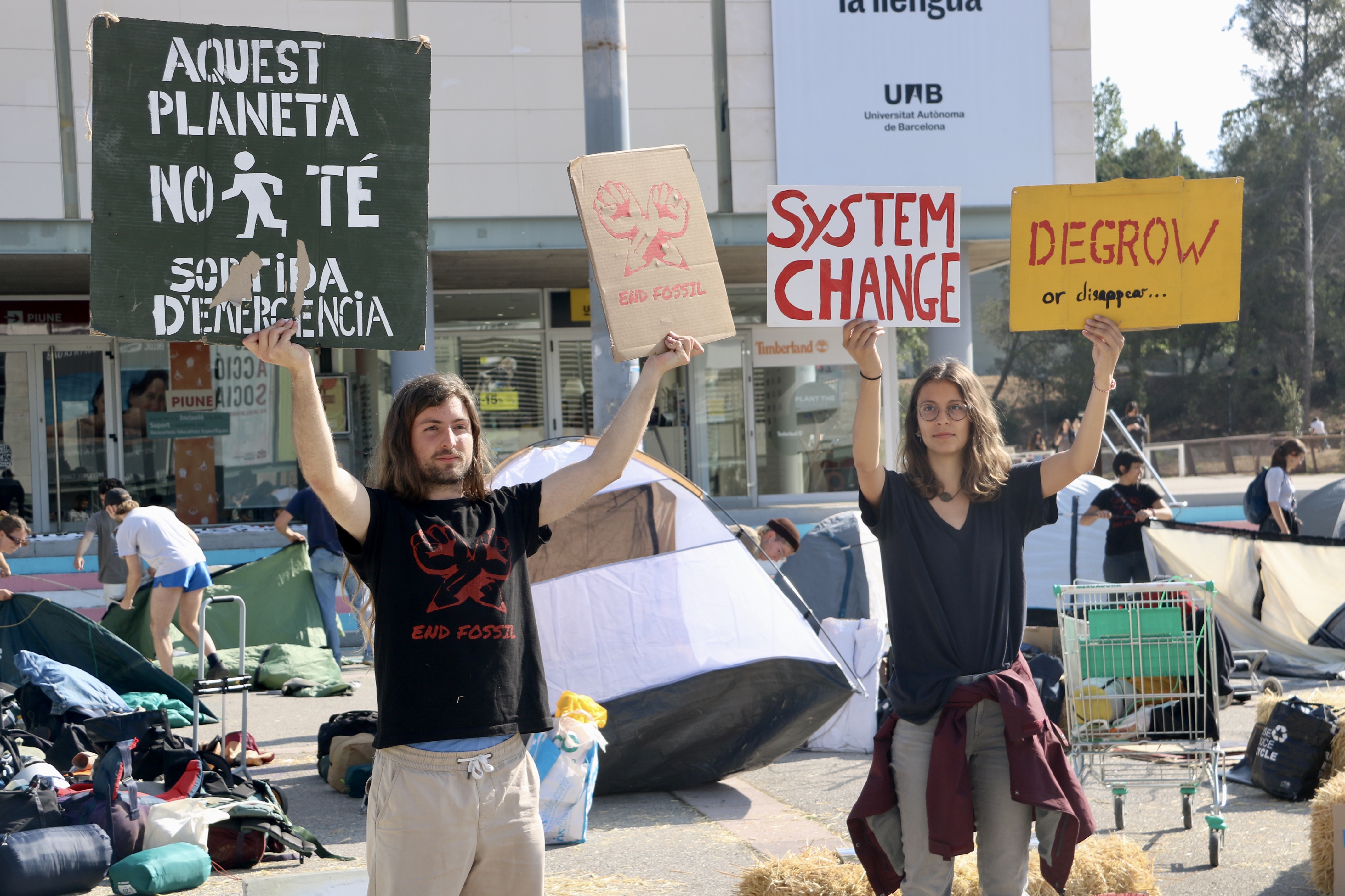 Punt final a l'acampada a la UAB després d'arribar a un acord per crear una assignatura sobre crisi ecosocial