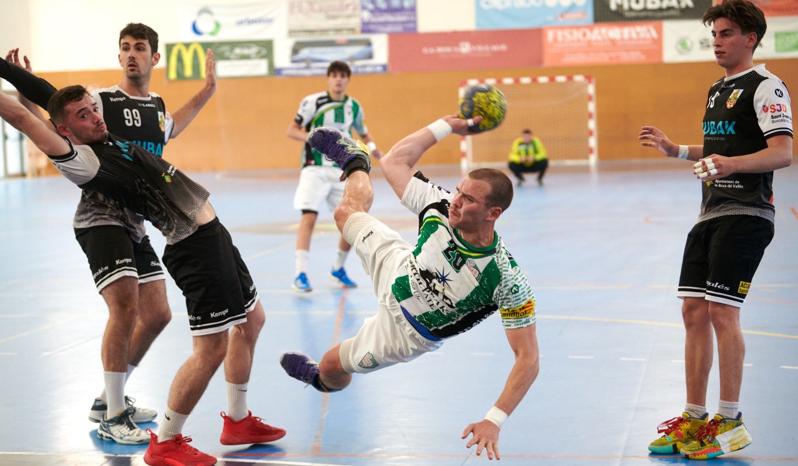 L'OAR Gràcia cau a La Roca i es queda sense opcions de 'play-off' (40-34)