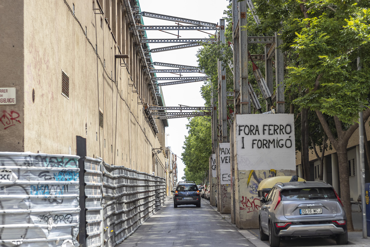 Un miler de firmes contra la fàbrica Bosser