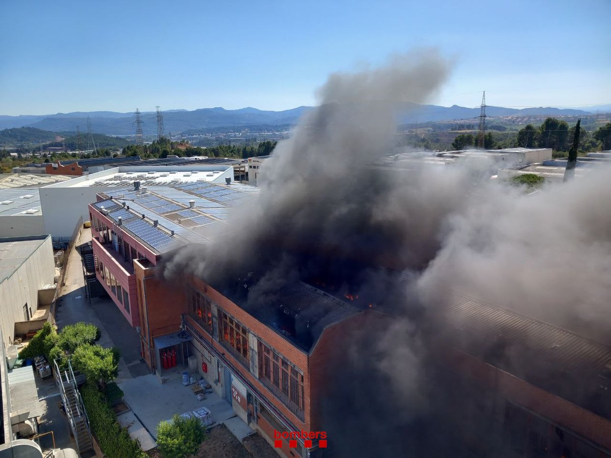 Controlat l'incendi a un magatzem de Rubí