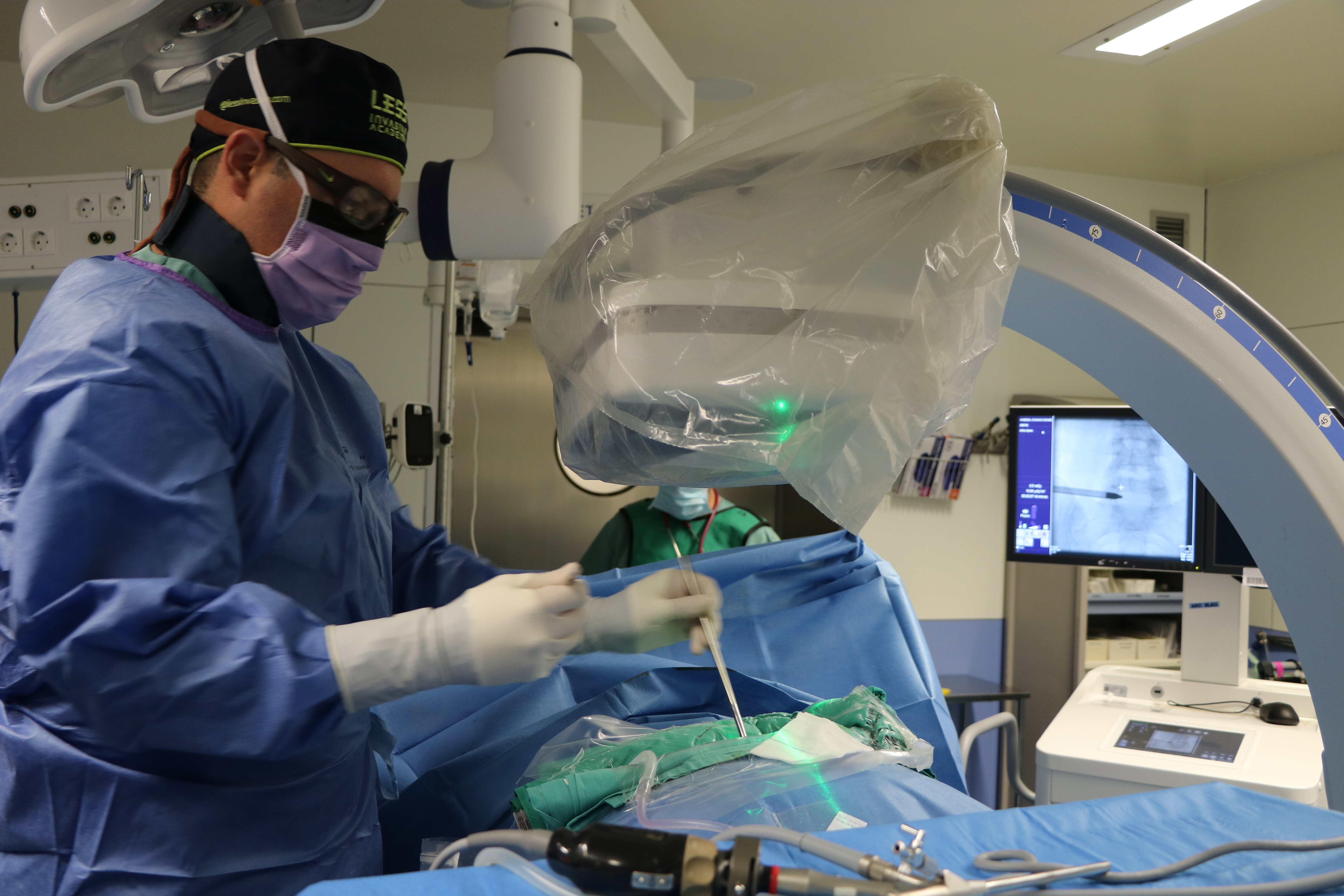 El CST ja aplica la cirurgia endoscòpica de columna