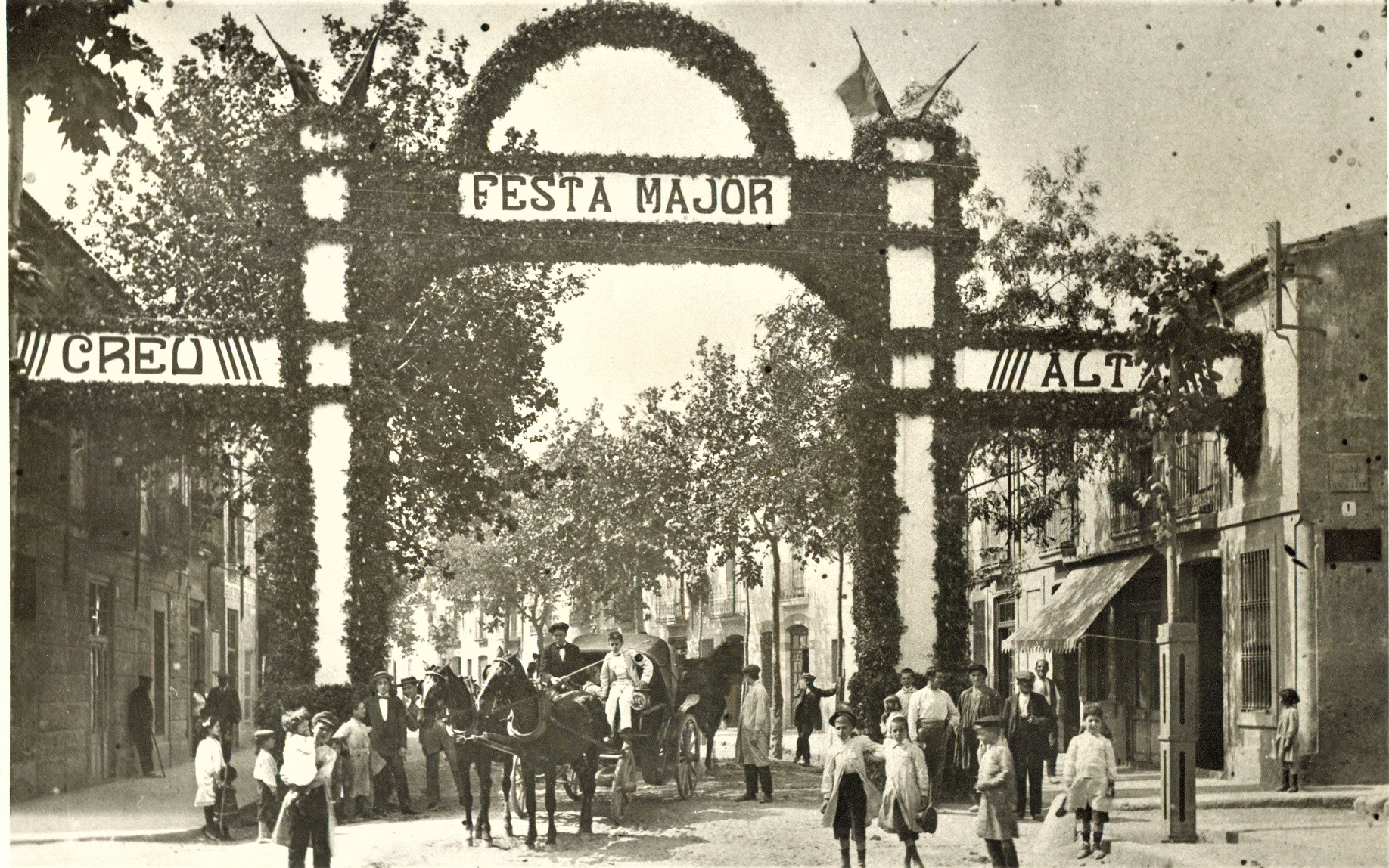 La Creu Alta: història d'un barri en blanc i negre i a tot color