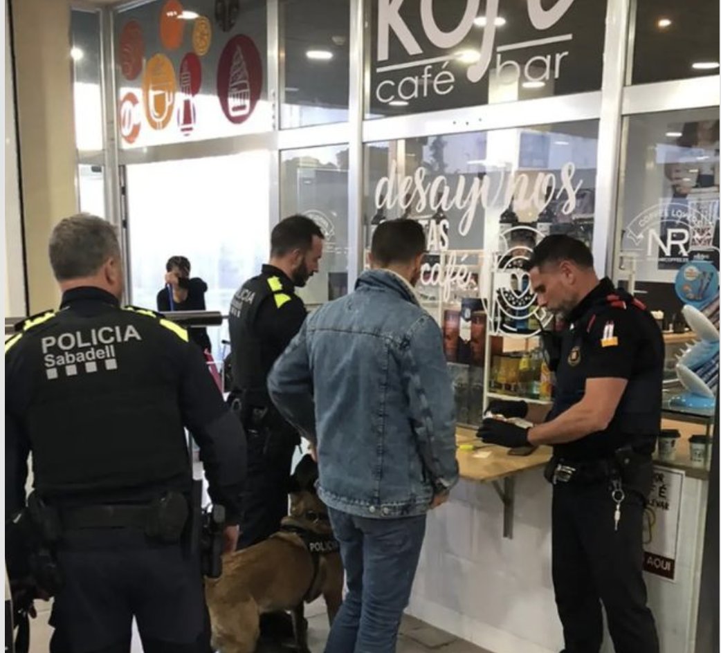 Operatiu antidroga amb diverses denúncies i una dotzena d'identificats a Sabadell