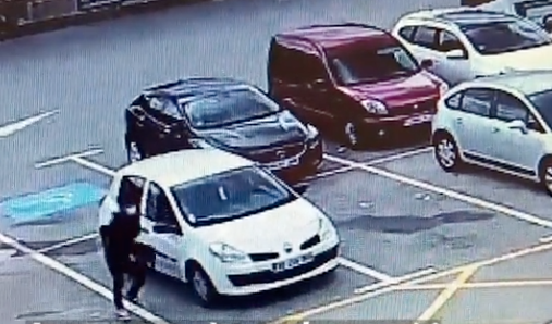 Més de 1.000 robatoris en vehicles cada any a l'àrea de Sabadell: “Es van endur fins i tot els bombons”