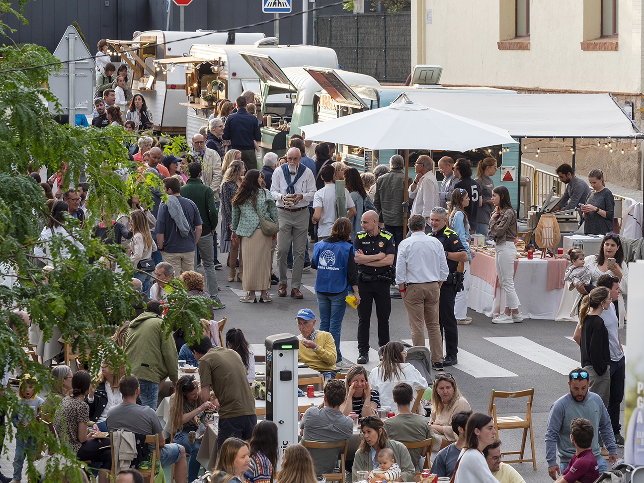 6.000 euros recaptats al Music van Market