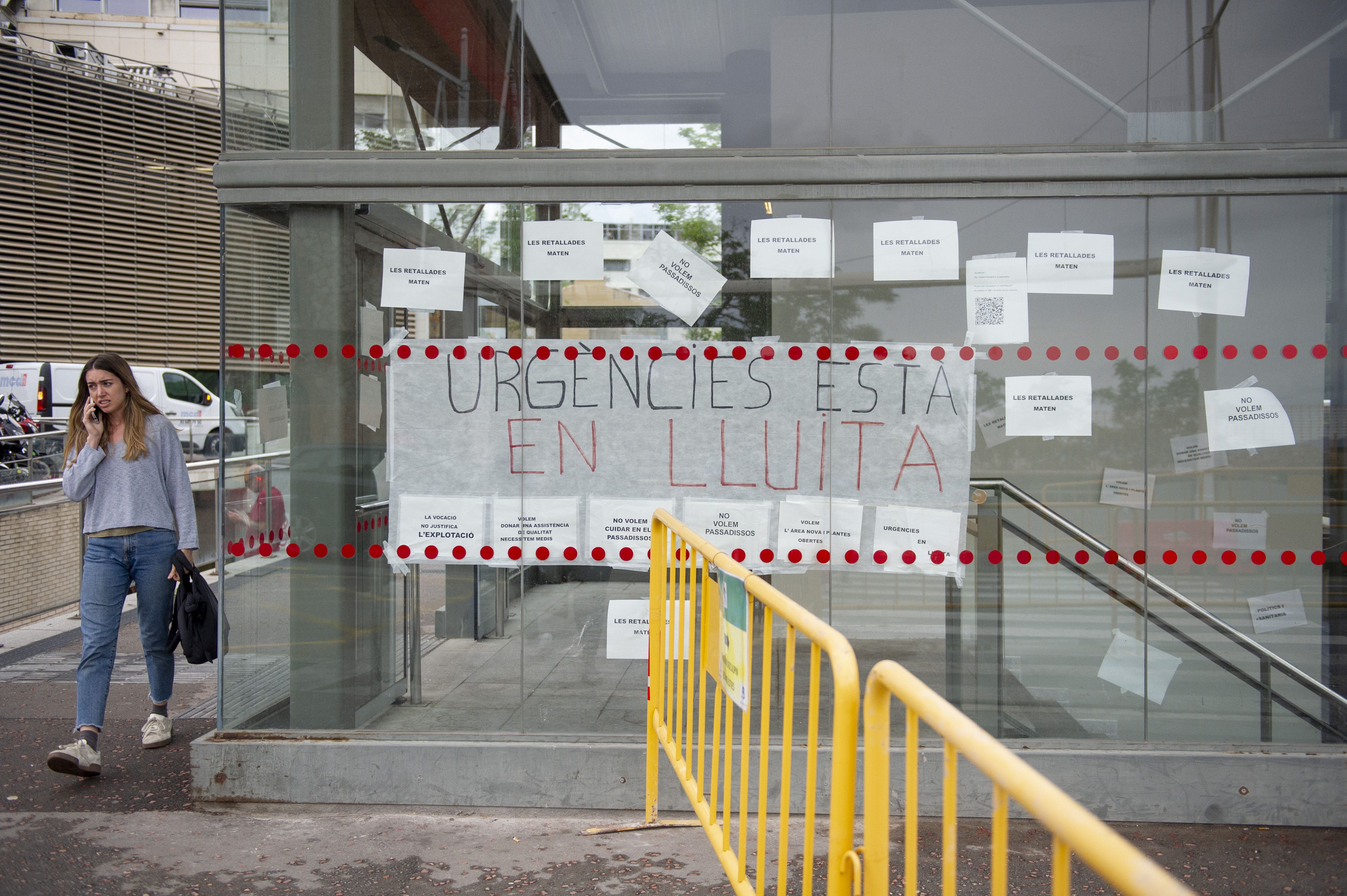 Protesta de les urgències de Mútua pel tancament de l'àrea respiratòria