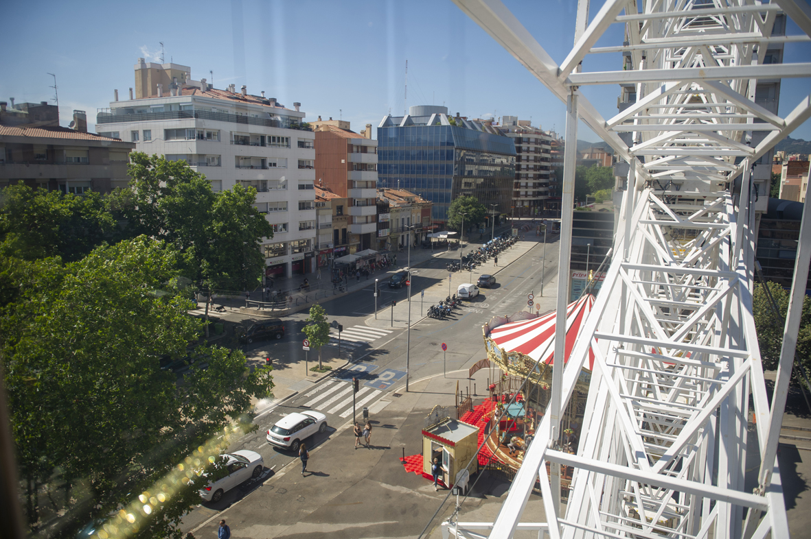 FOTOS i VÍDEO | Pugem a la nòria de 30 metres a Terrassa, què es veu des de dalt?