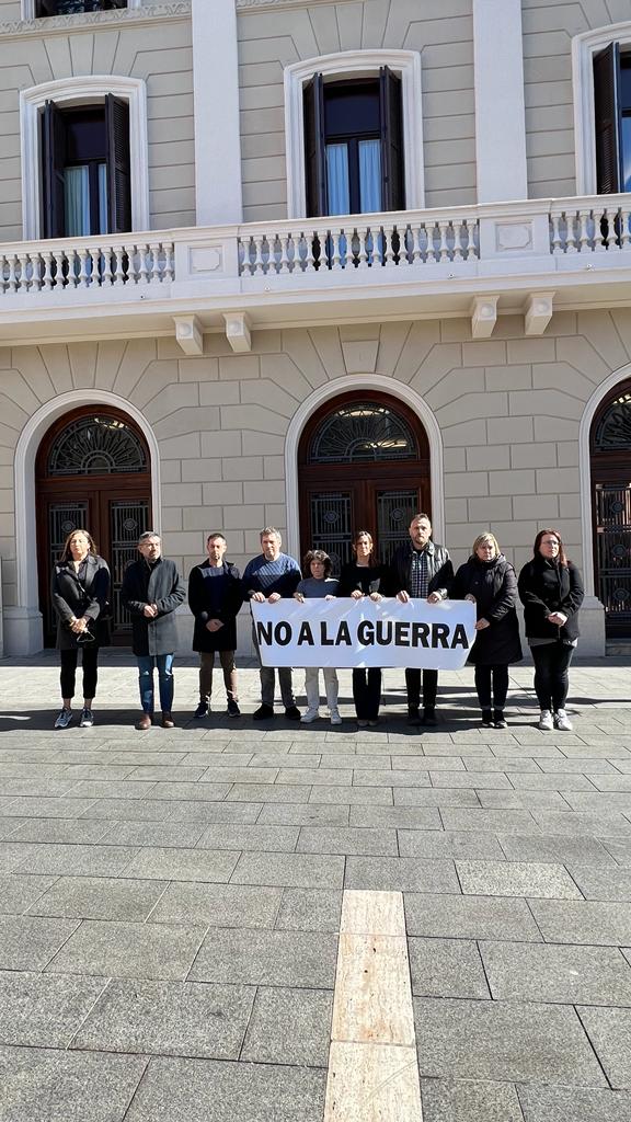 Minut de silenci a Sabadell pel primer aniversari de la guerra d'Ucraïna